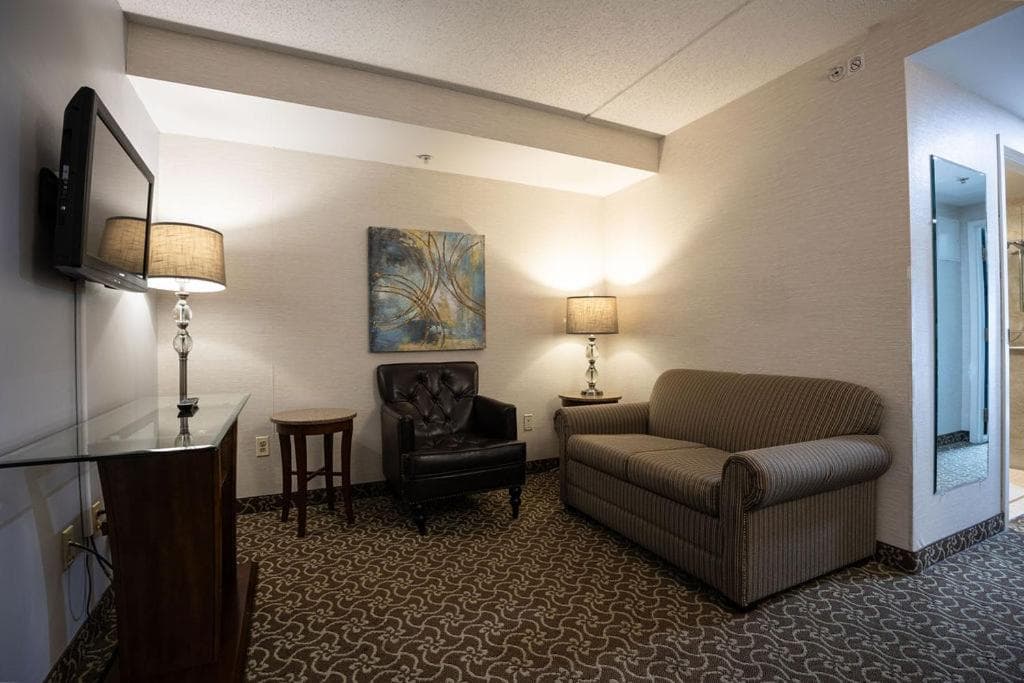 D. Hotel Suites & Spa gallery photo in Holyoke, MA — image 34