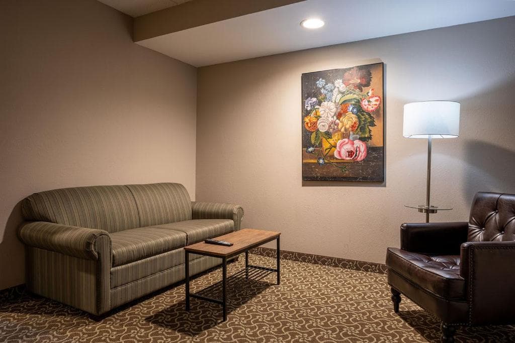 D. Hotel Suites & Spa gallery photo in Holyoke, MA — image 24
