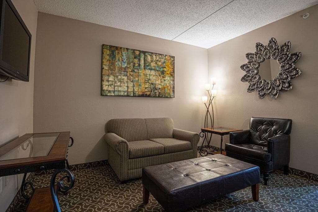 D. Hotel Suites & Spa gallery photo in Holyoke, MA — image 21