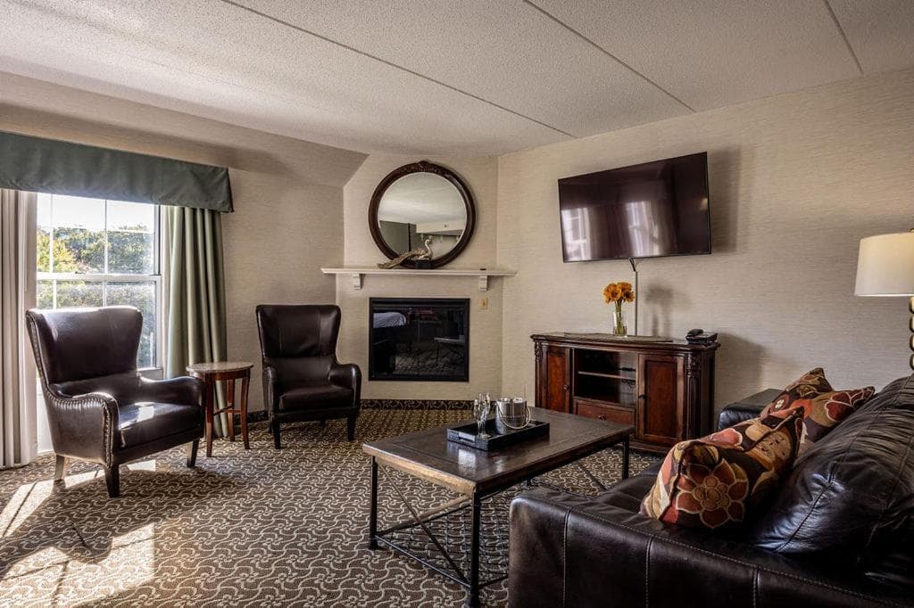 D. Hotel Suites & Spa gallery photo in Holyoke, MA — image 29