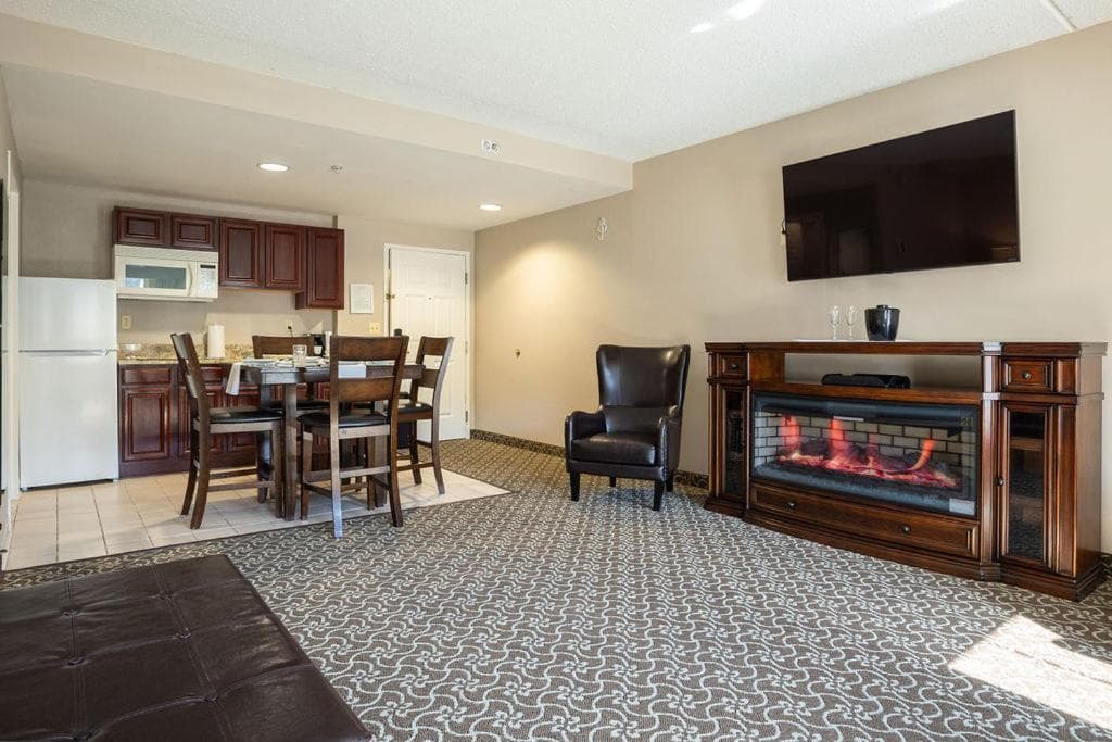 D. Hotel Suites & Spa gallery photo in Holyoke, MA — image 31
