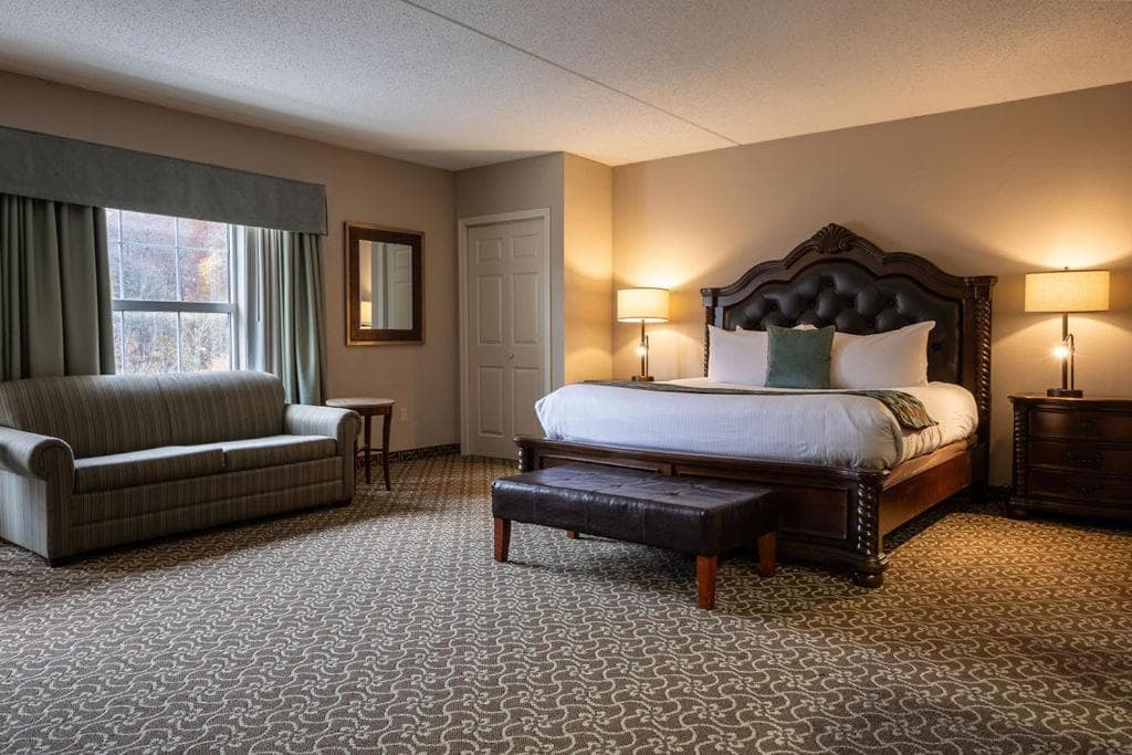 D. Hotel Suites & Spa gallery photo in Holyoke, MA — image 13