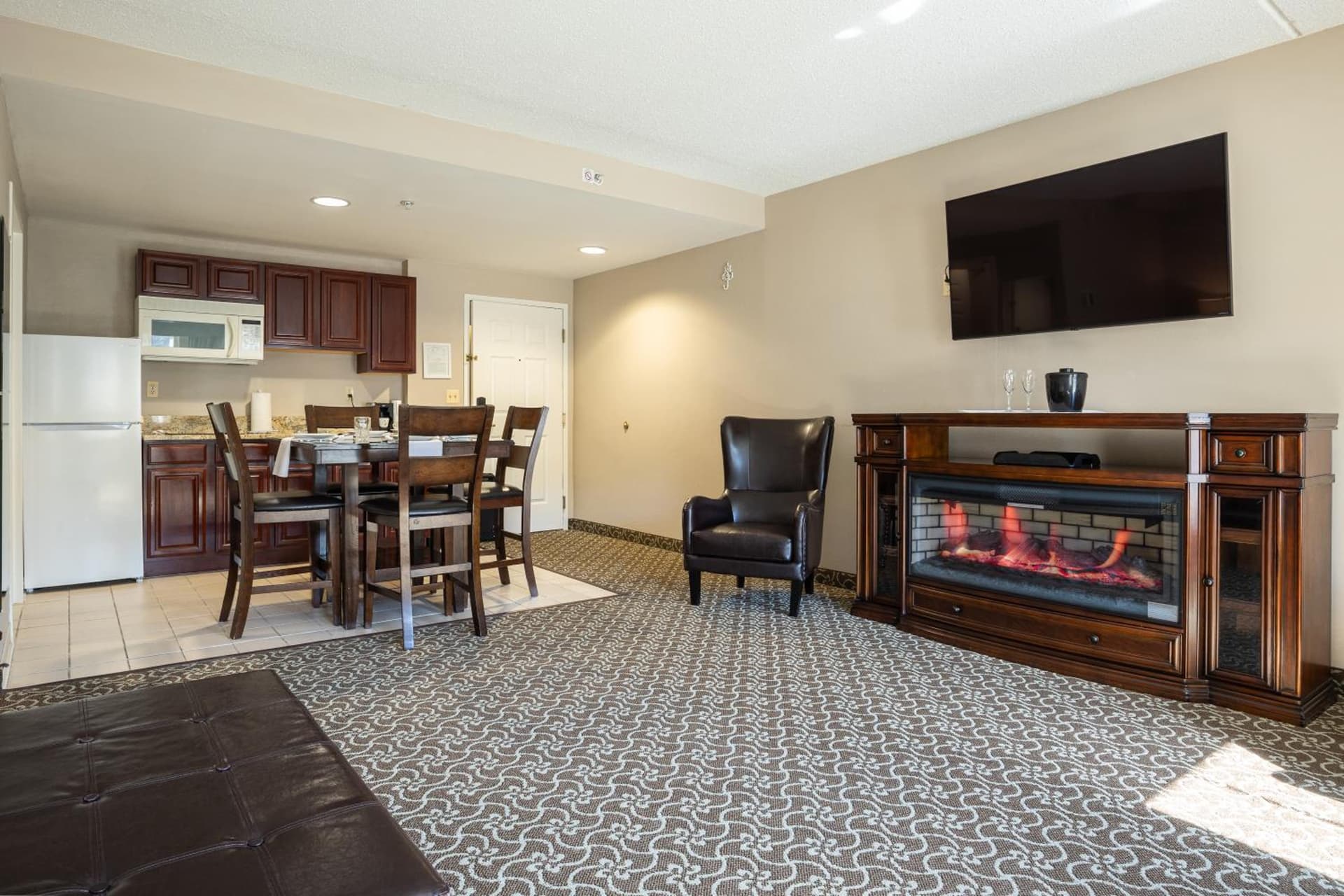 D. Hotel Suites & Spa gallery photo in Holyoke, MA — image 15