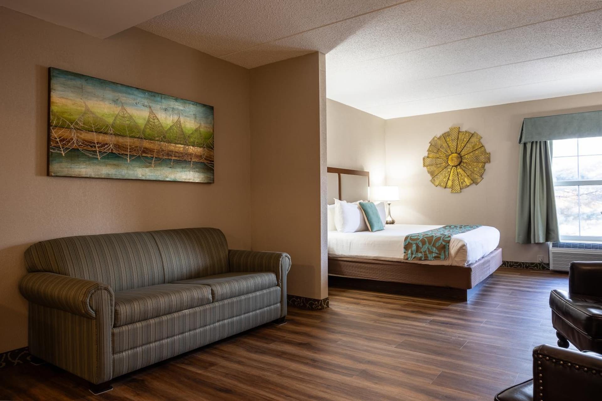 D. Hotel Suites & Spa gallery photo in Holyoke, MA — image 4