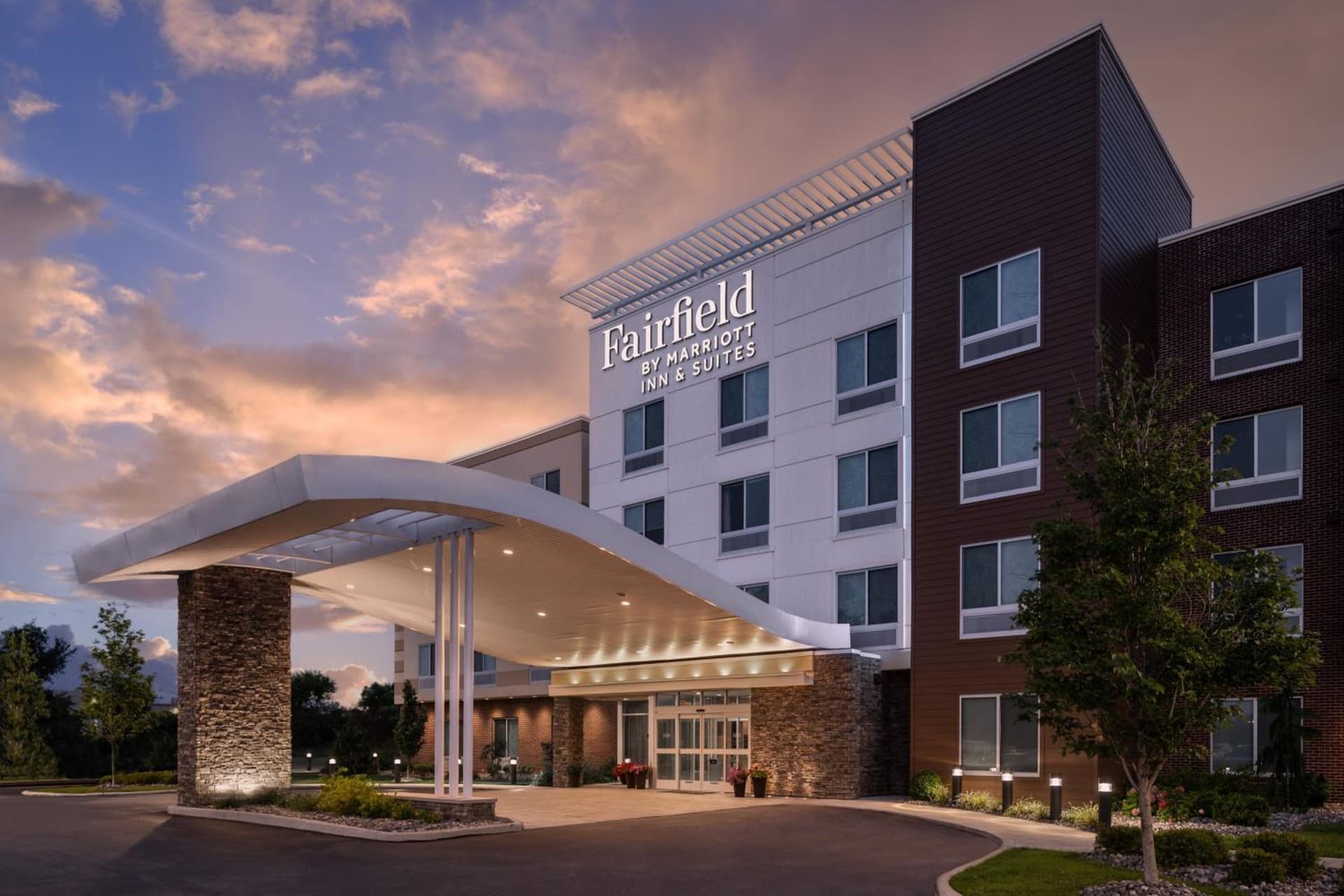 Fairfield Inn & Suites by Marriott Cleveland Tiedeman Road interior in Brooklyn, OH — gallery photo 2