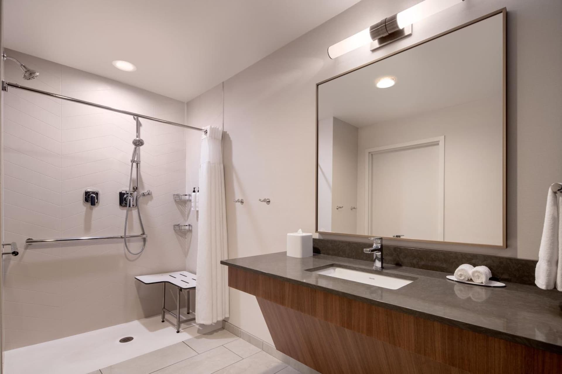 Fairfield Inn & Suites by Marriott Cleveland Tiedeman Road gallery photo in Brooklyn, OH — image 9