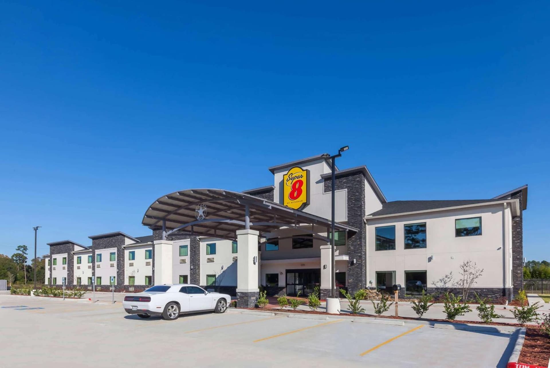 Super 8 by Wyndham Kingwood Houston North interior in Kingwood, TX — gallery photo 2