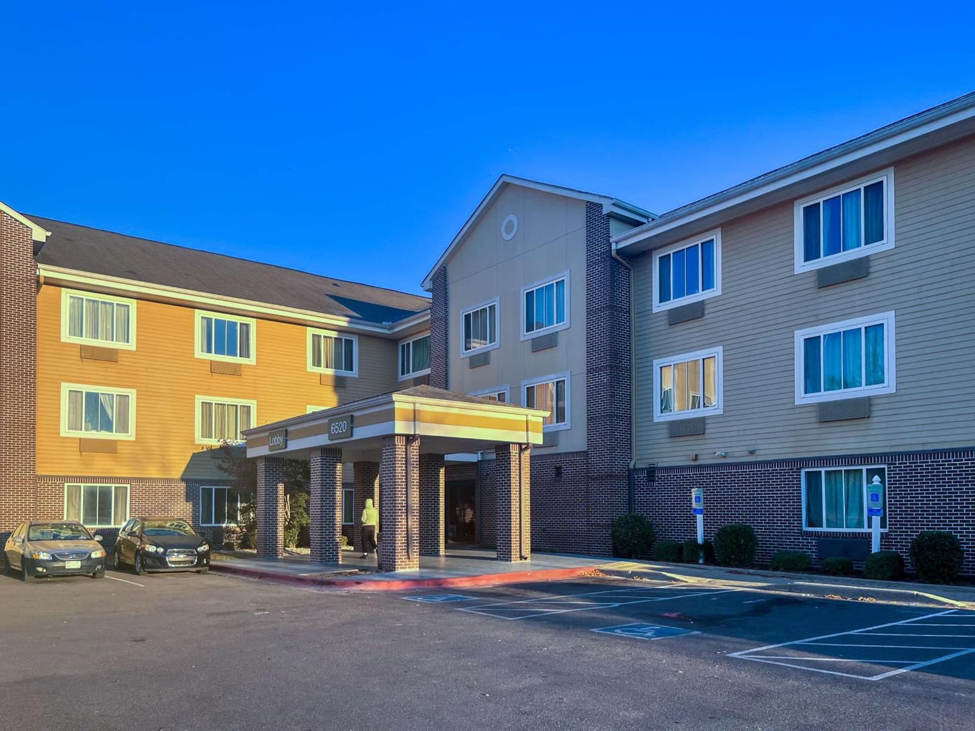 Studio 6 Memphis, TN East Memphis featured exterior or lobby in Memphis, TN — similar hotel