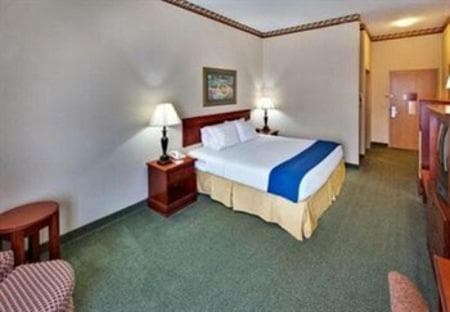Holiday Inn Express & Suites Clinton by IHG property views in Clinton, OK — gallery photo 3