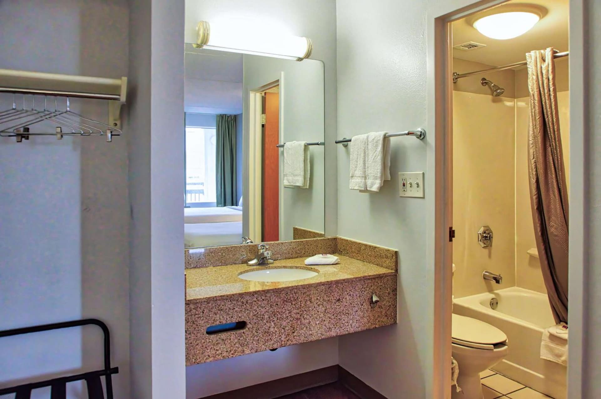 Motel 6 Buffalo NY Airport Williamsville interior in Williamsville, NY — gallery photo 2