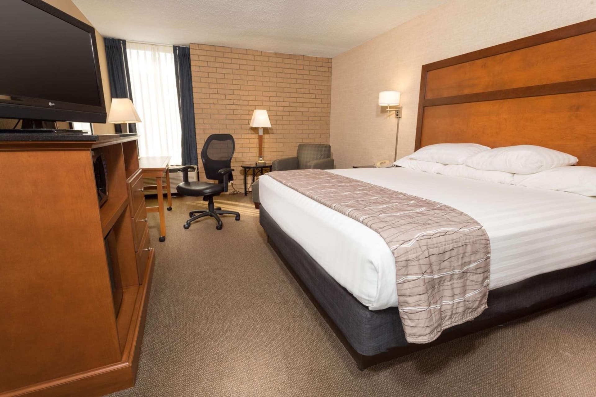 Drury Inn & Suites Champaign gallery photo in Champaign, IL — image 21