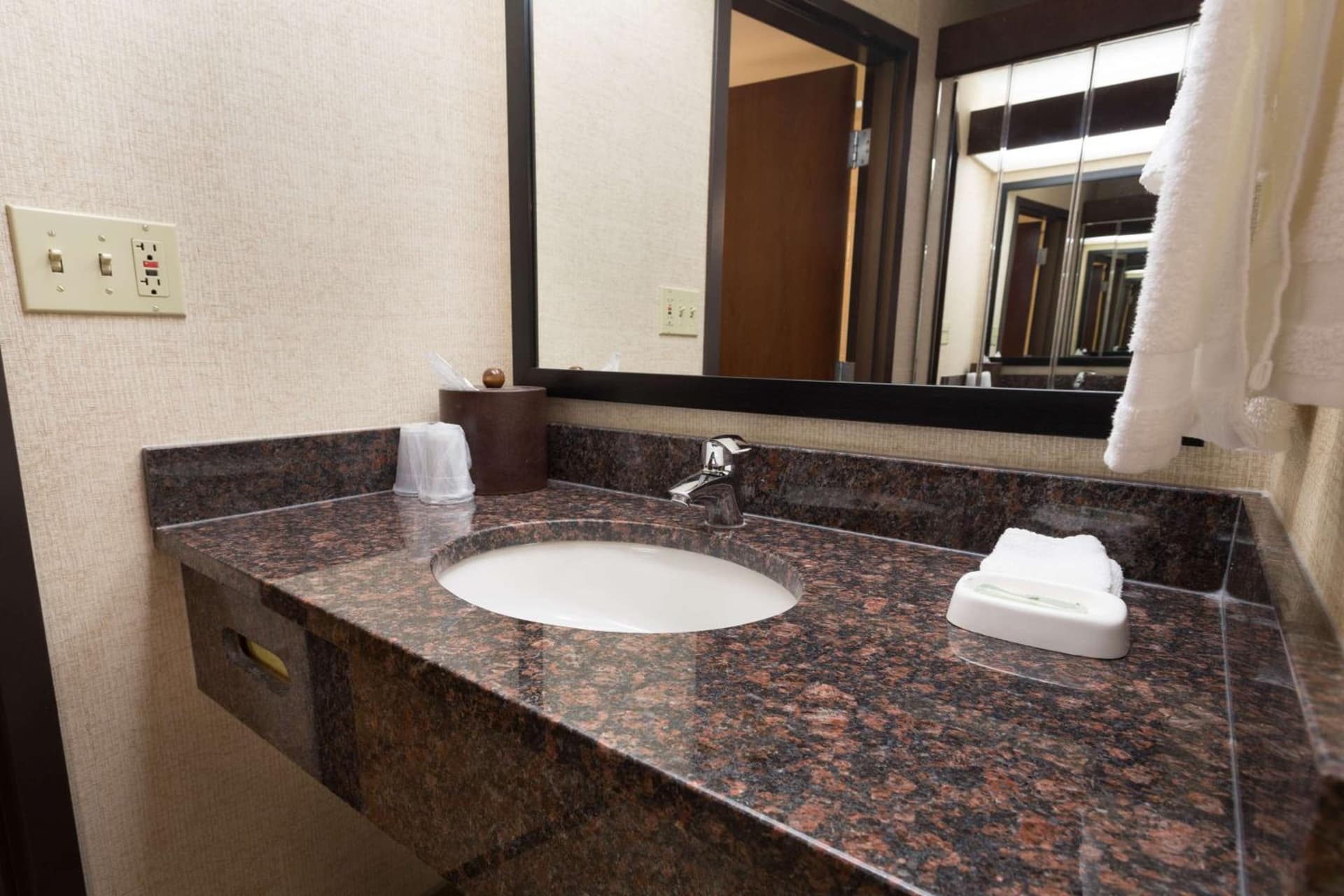 Drury Inn & Suites Champaign gallery photo in Champaign, IL — image 19