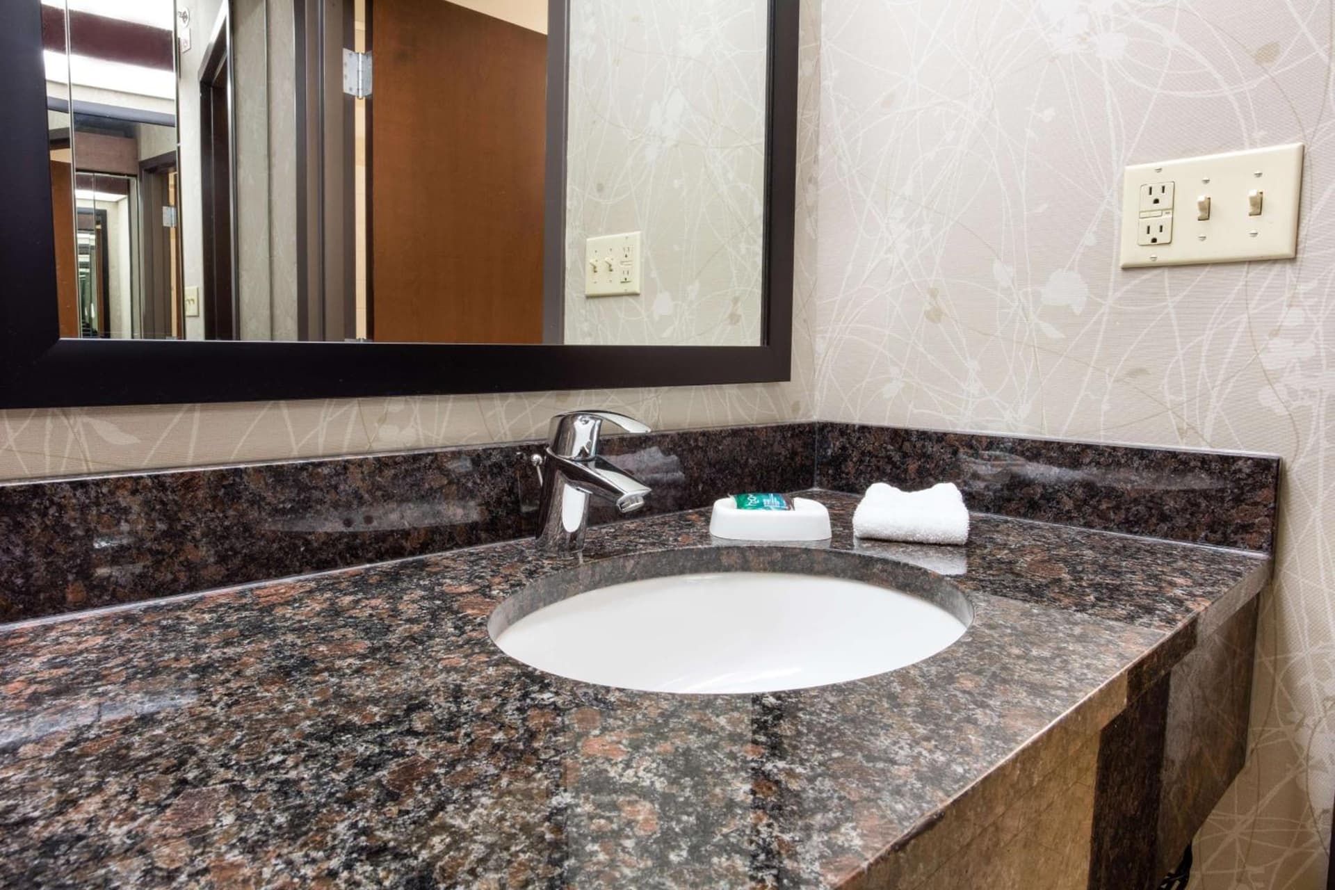 Drury Inn & Suites Kansas City Airport gallery photo in Kansas City, KS — image 12