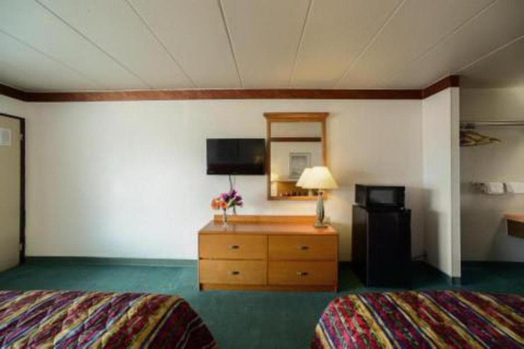 Loyalty Inn Maryville property views in Maryville, IL — gallery photo 3