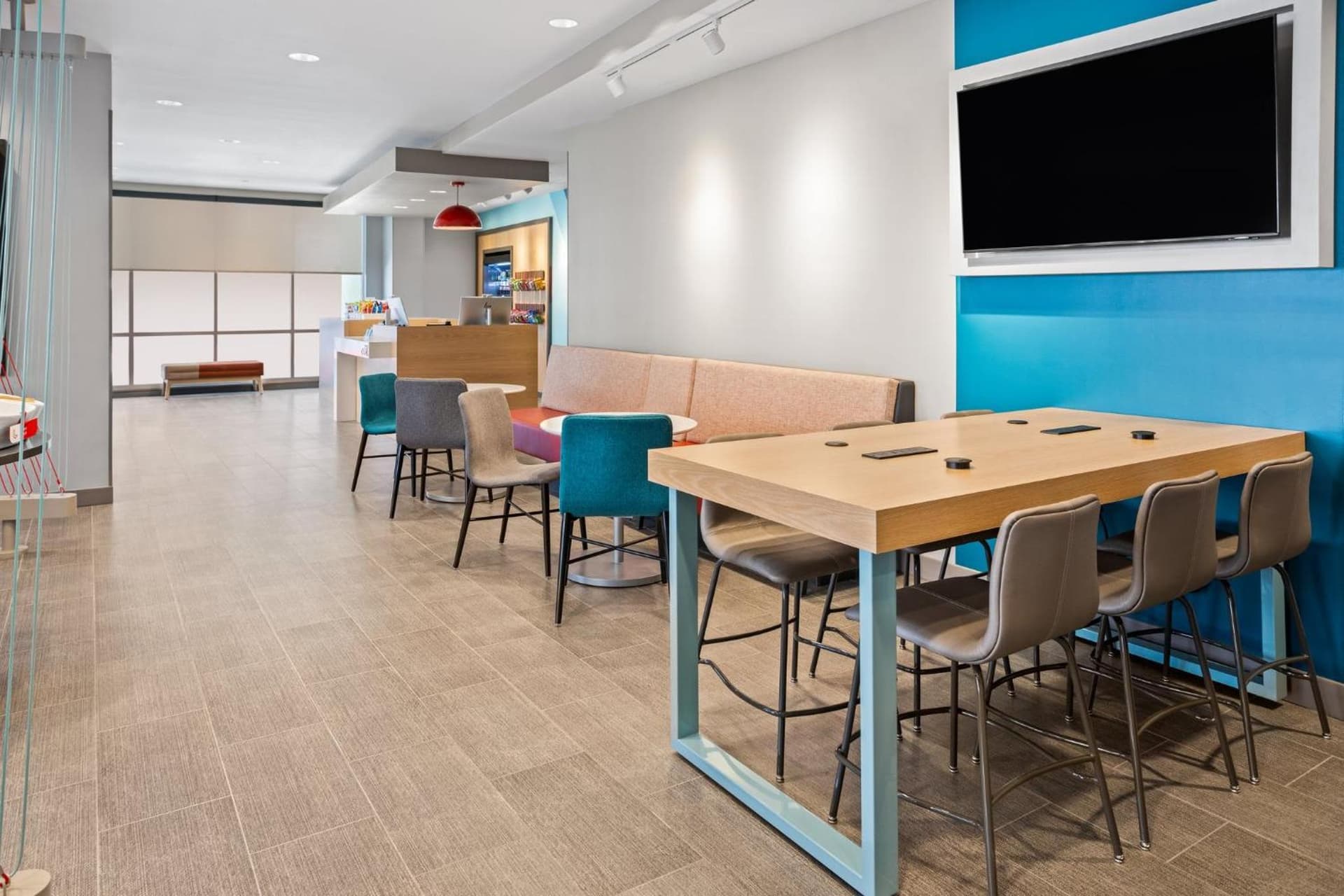 avid hotels - Brooklyn Dyker Heights by IHG gallery photo in Brooklyn, NY — image 37