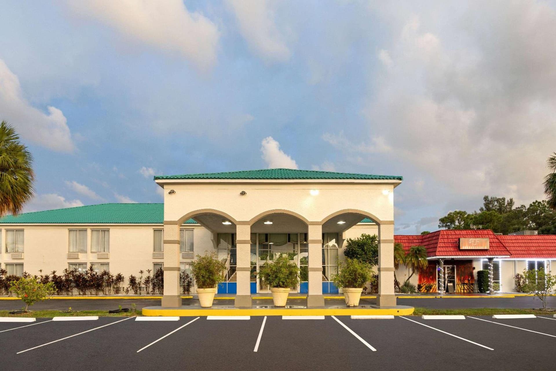 Days Inn & Suites by Wyndham Fort Pierce Midtown property views in Fort Pierce, FL — gallery photo 3