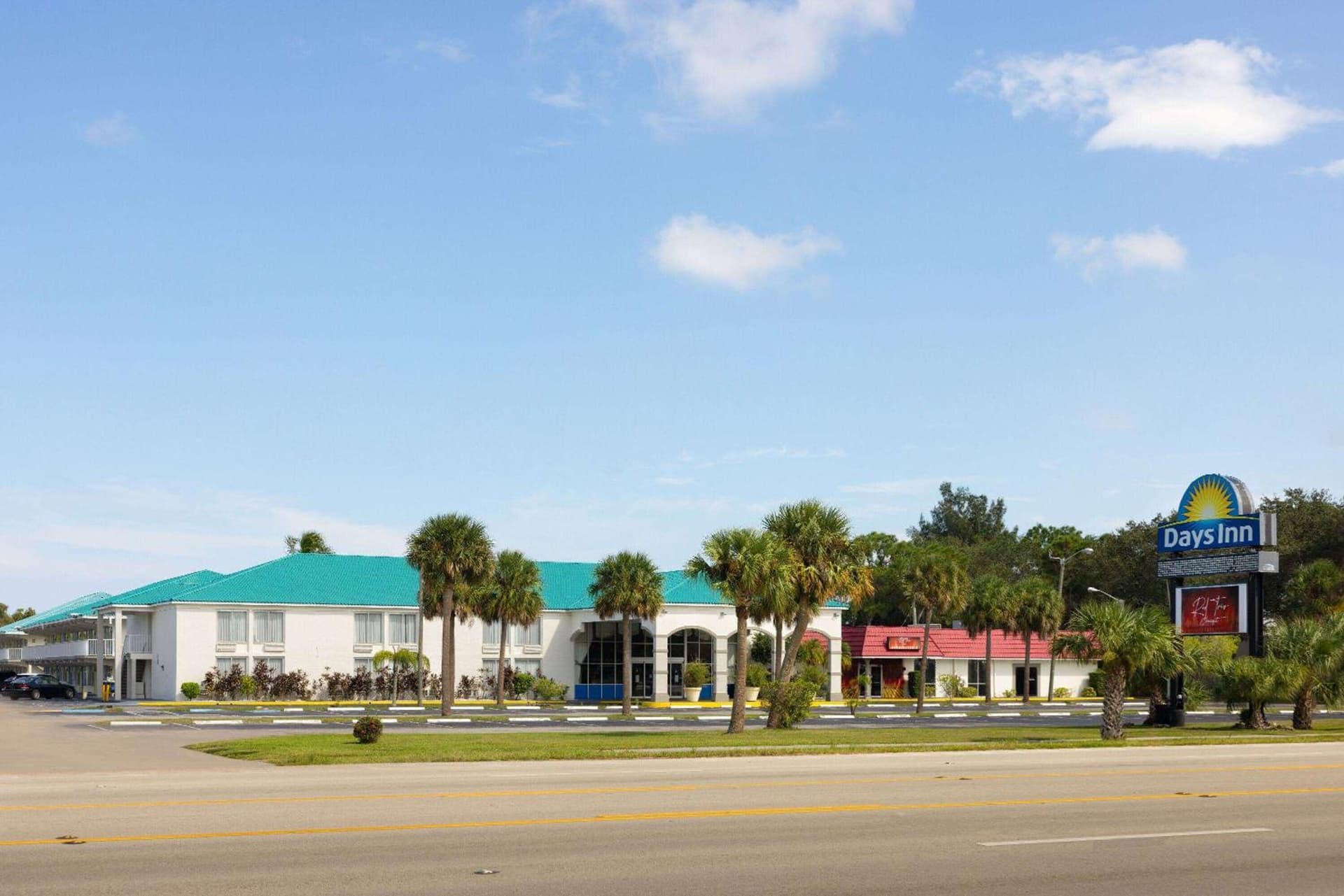 Days Inn & Suites by Wyndham Fort Pierce Midtown gallery photo in Fort Pierce, FL — image 57