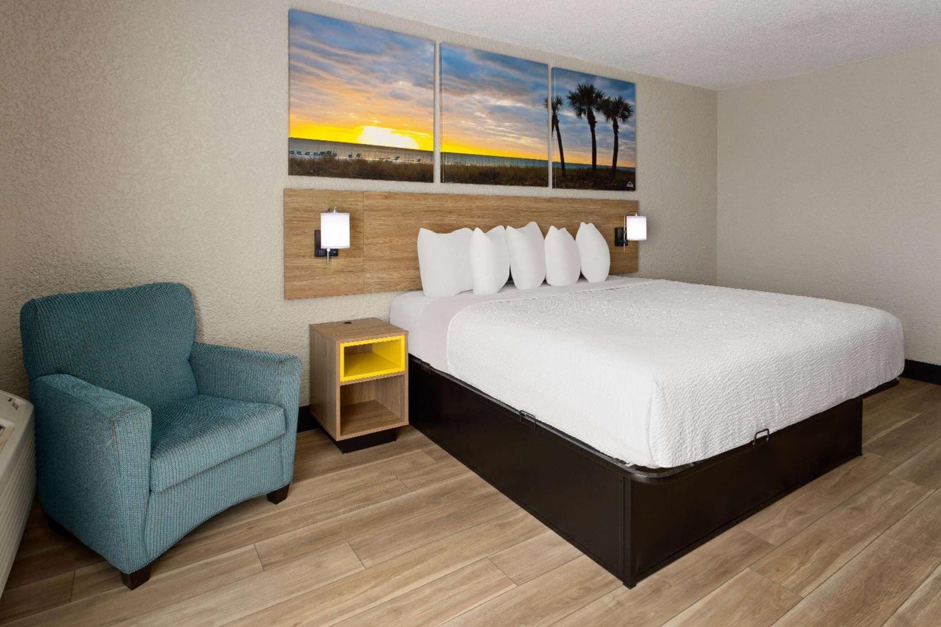 Days Inn & Suites by Wyndham Fort Pierce Midtown gallery photo in Fort Pierce, FL — image 49