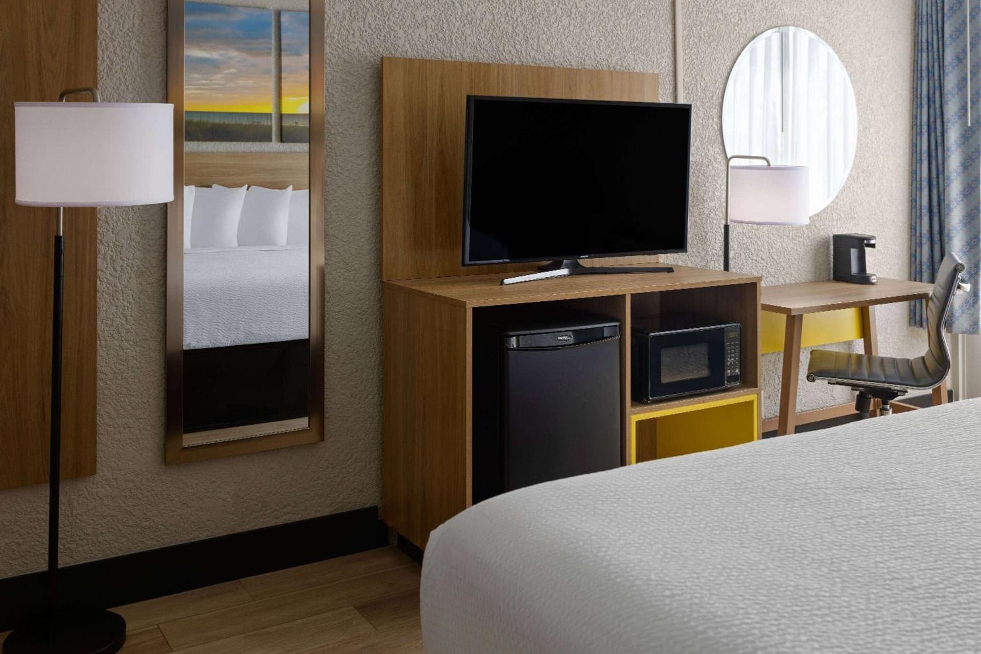 Days Inn & Suites by Wyndham Fort Pierce Midtown gallery photo in Fort Pierce, FL — image 31