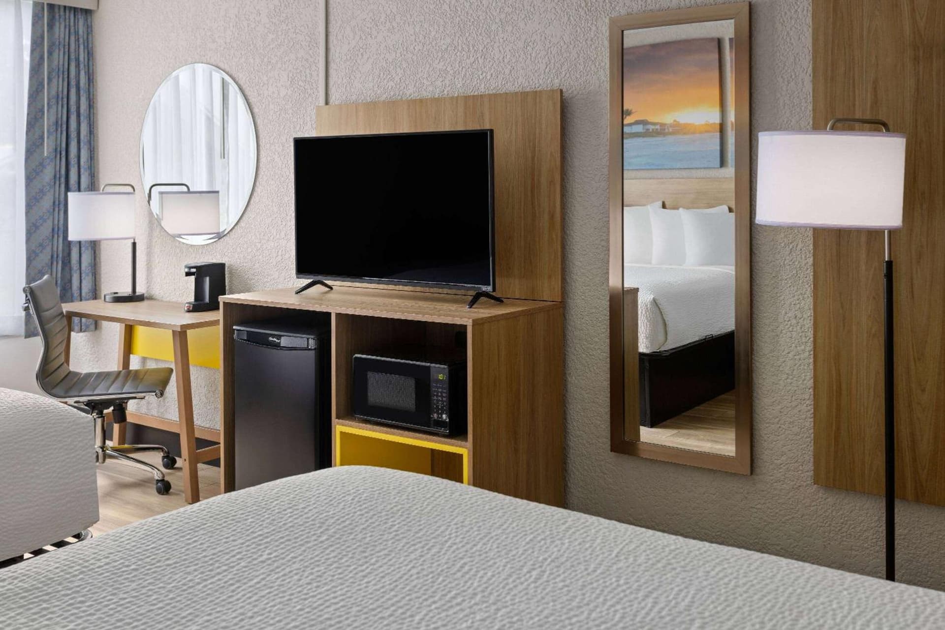 Days Inn & Suites by Wyndham Fort Pierce Midtown gallery photo in Fort Pierce, FL — image 60