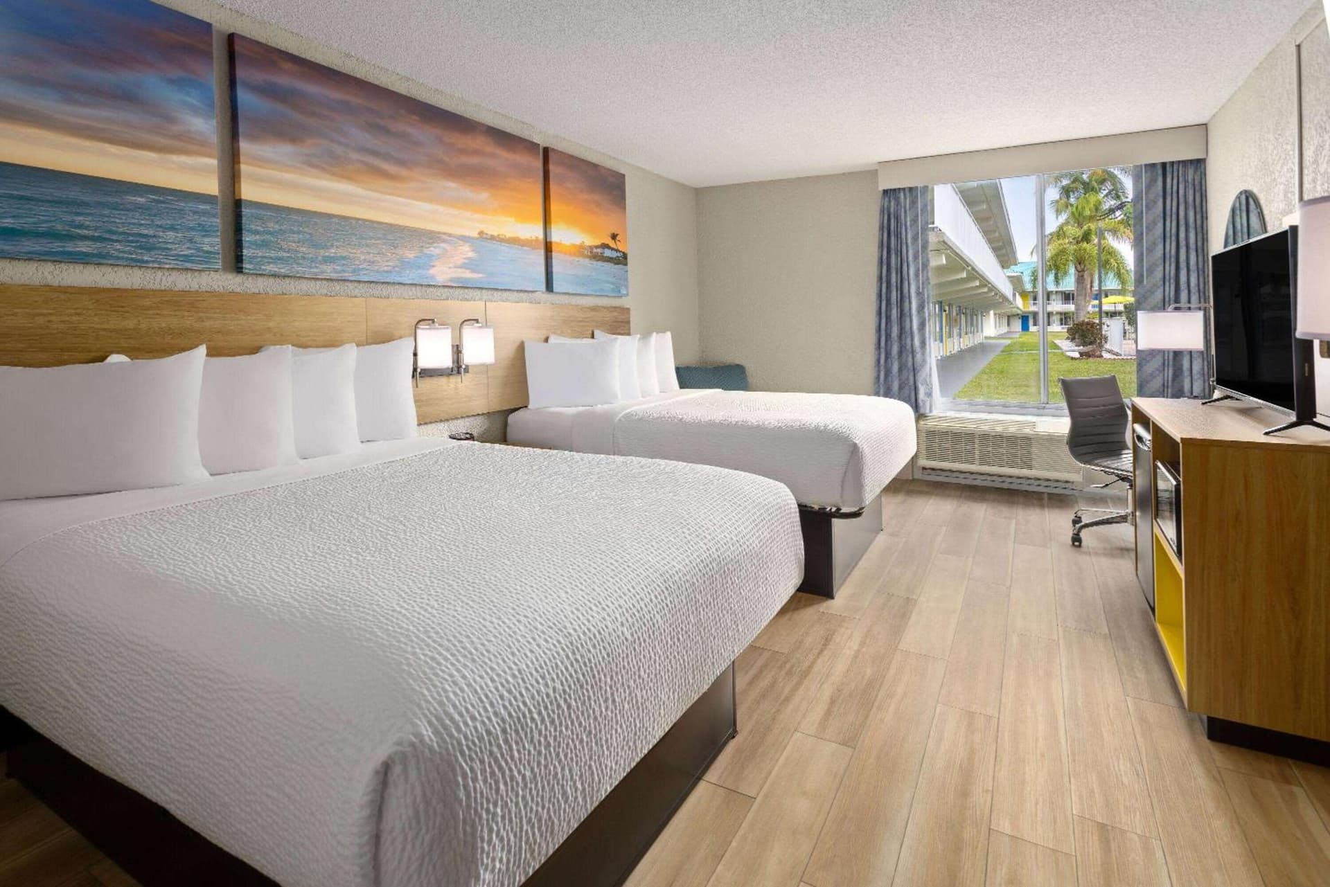Days Inn & Suites by Wyndham Fort Pierce Midtown gallery photo in Fort Pierce, FL — image 4