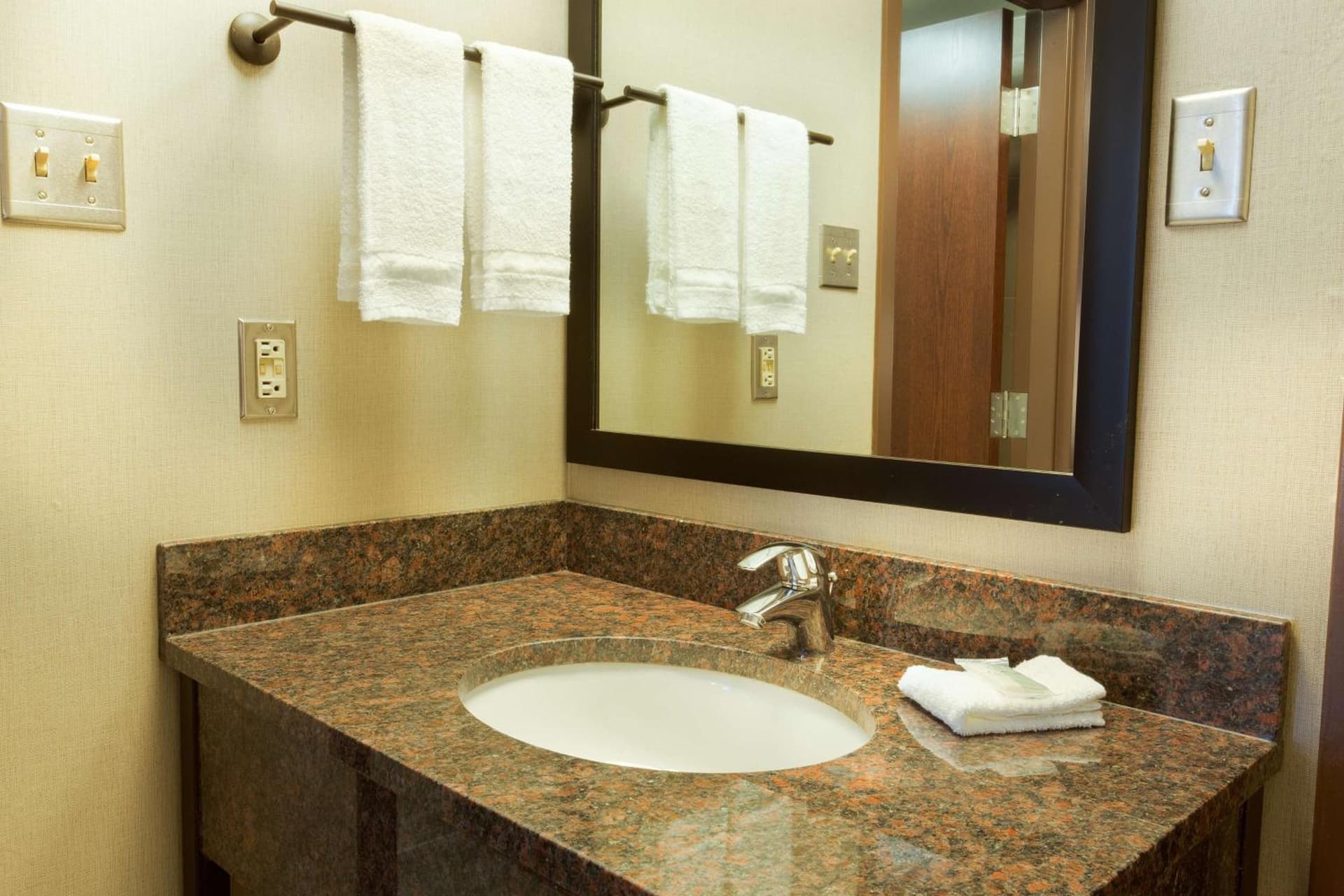 Heritage Inn & Suites San Antonio Airport, Trademark Wyndham gallery photo in San Antonio, TX — image 6