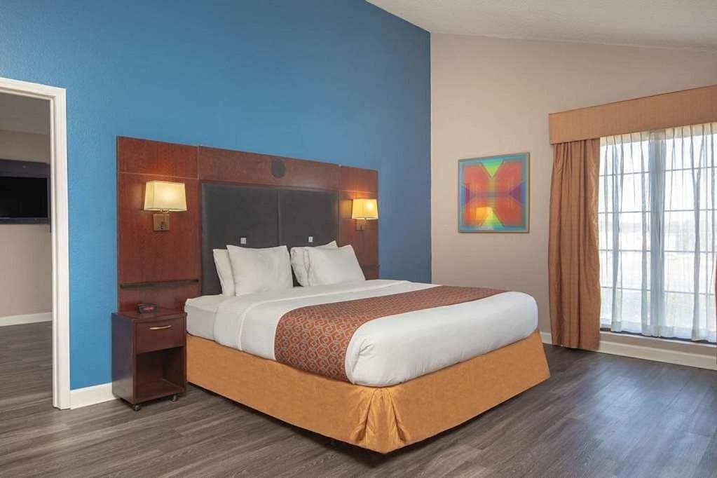 Budget Inn & Suite Atlanta Marietta Stadium property views in Marietta, GA — gallery photo 3