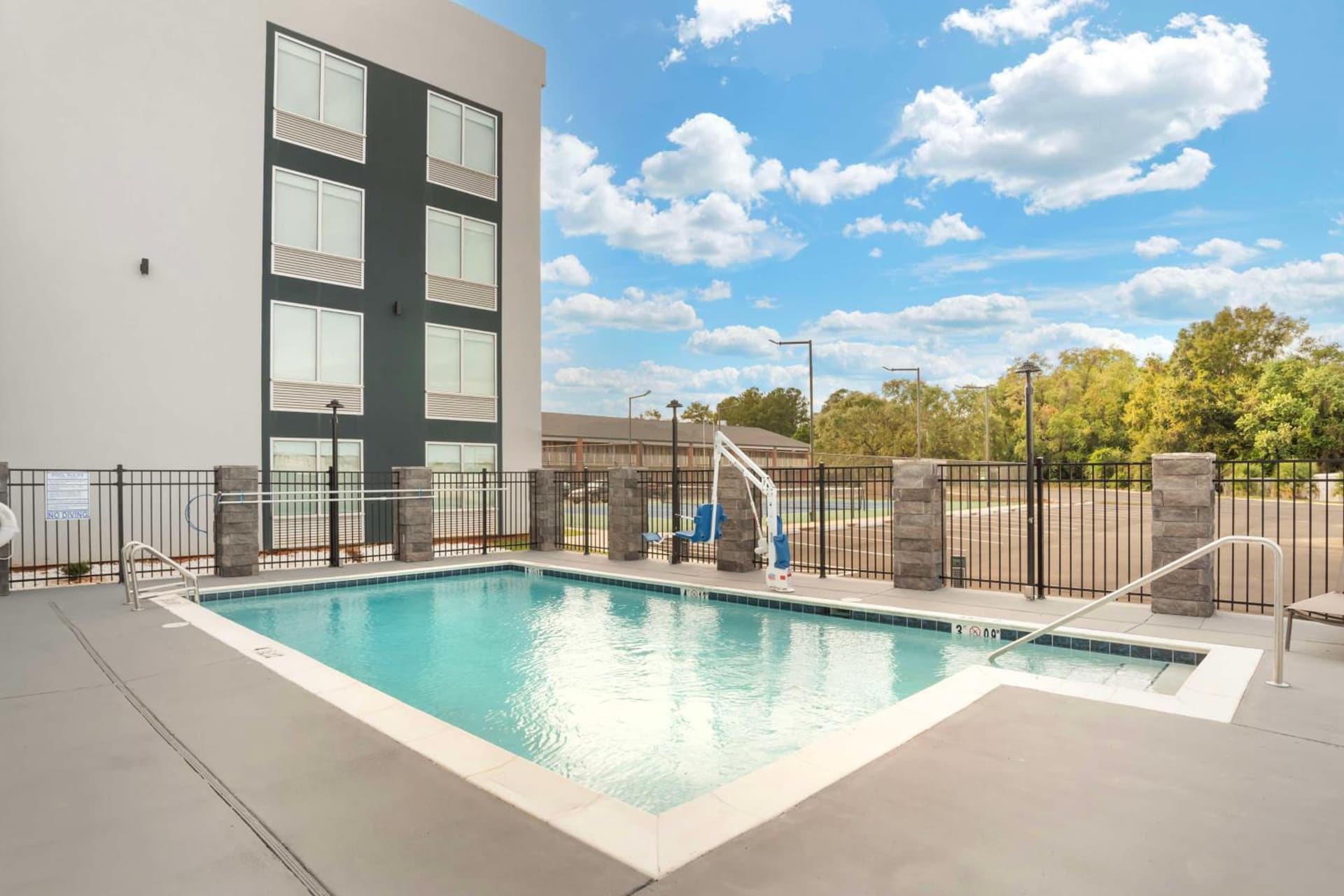 Best Western Plus Mobile Inn and Suites gallery photo in Mobile, AL — image 4