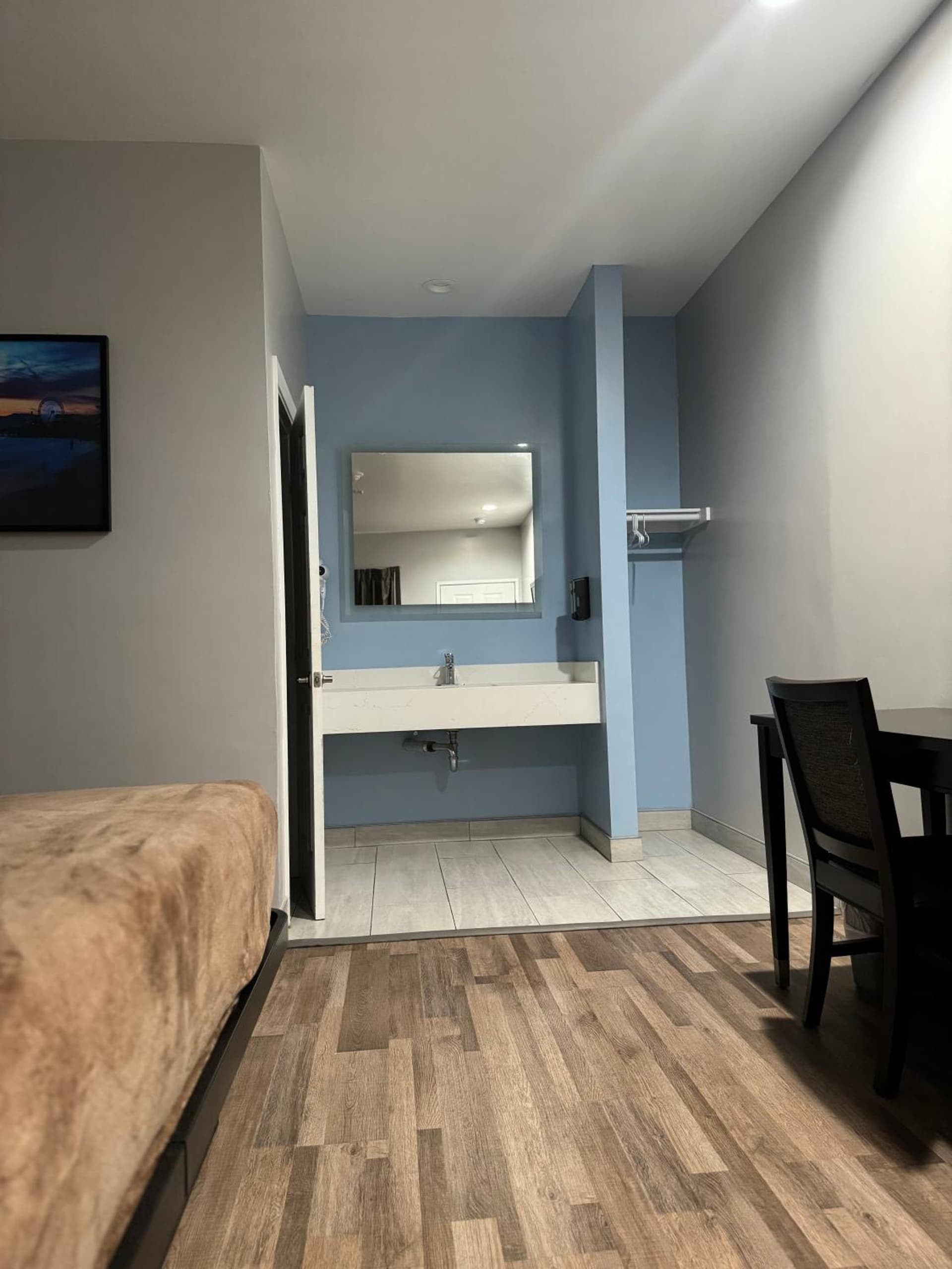 Surfside Inn Redondo Beach property views in Redondo Beach, CA — gallery photo 3