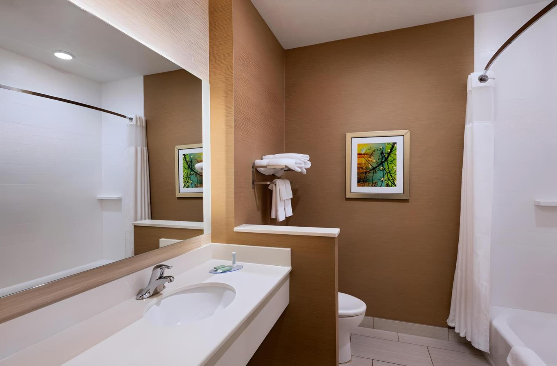 Fairfield Inn & Suites by Marriott Lincoln Airport interior in Lincoln, NE — gallery photo 2