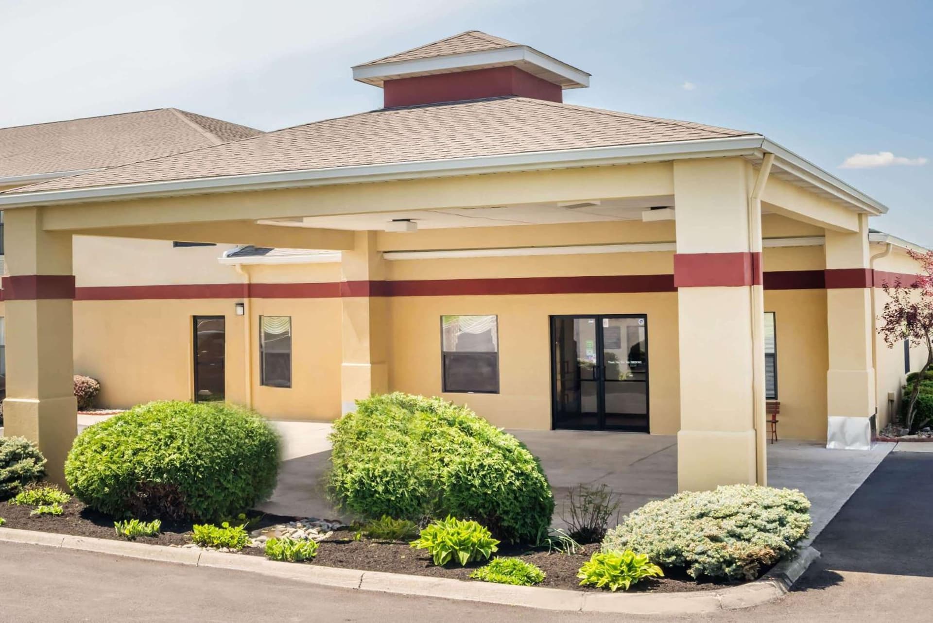 Super 8 by Wyndham Bellefontaine featured exterior or lobby in Bellefontaine, OH — similar hotel