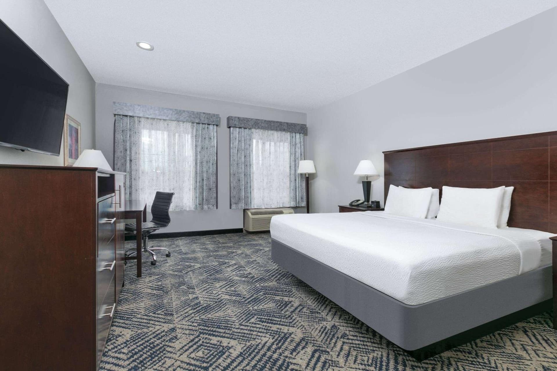 La Quinta by Wyndham Tulsa Airport / Expo Square gallery photo in Tulsa, OK — image 29