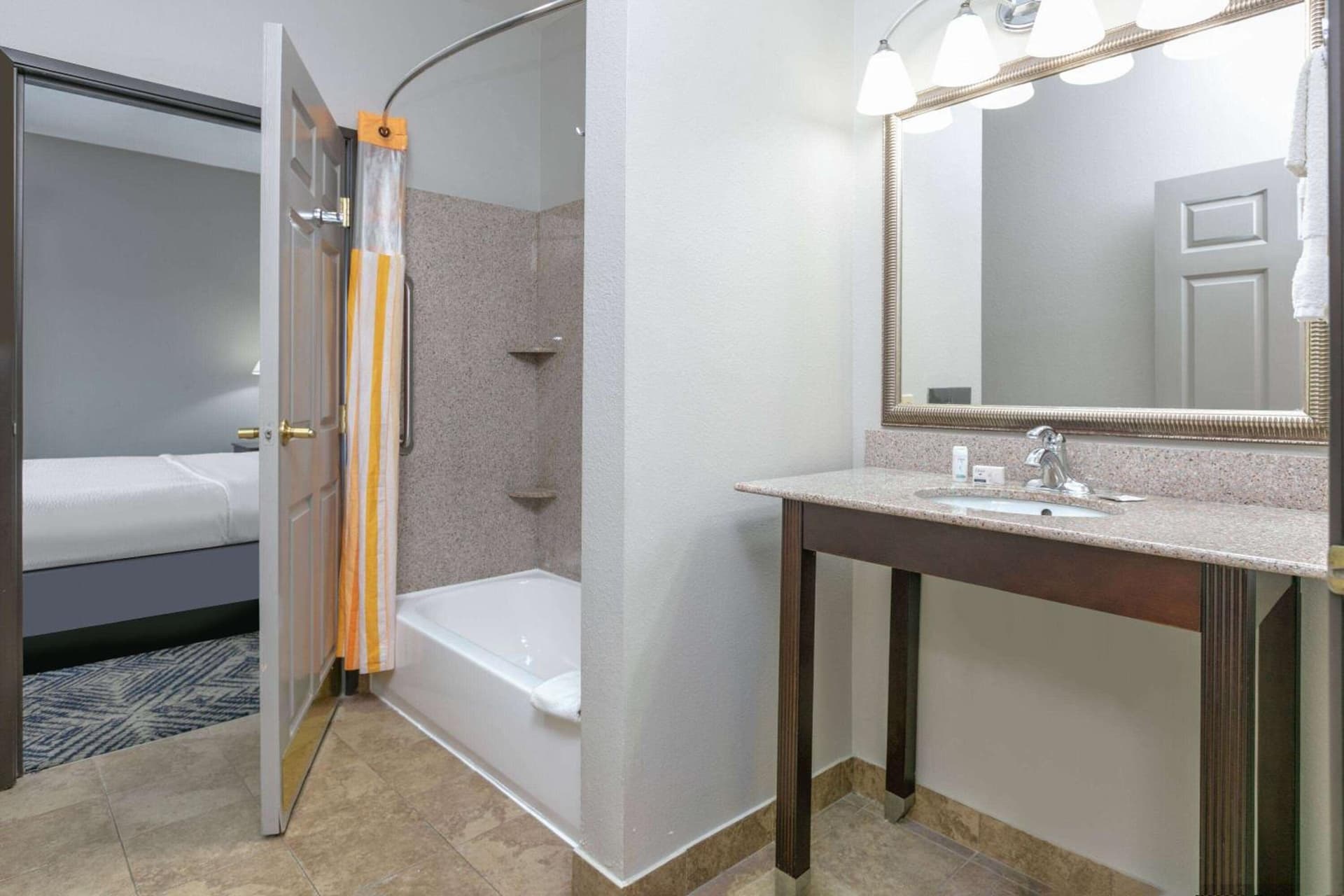 La Quinta by Wyndham Tulsa Airport / Expo Square gallery photo in Tulsa, OK — image 34