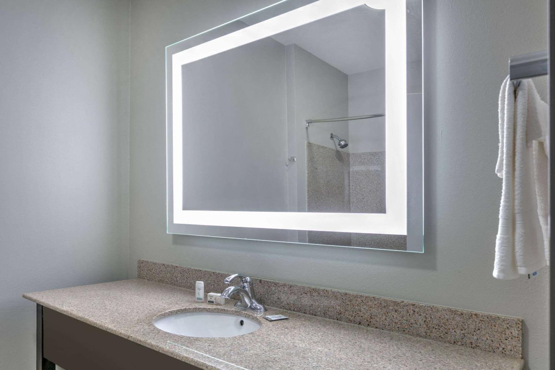 La Quinta by Wyndham Tulsa Airport / Expo Square gallery photo in Tulsa, OK — image 23