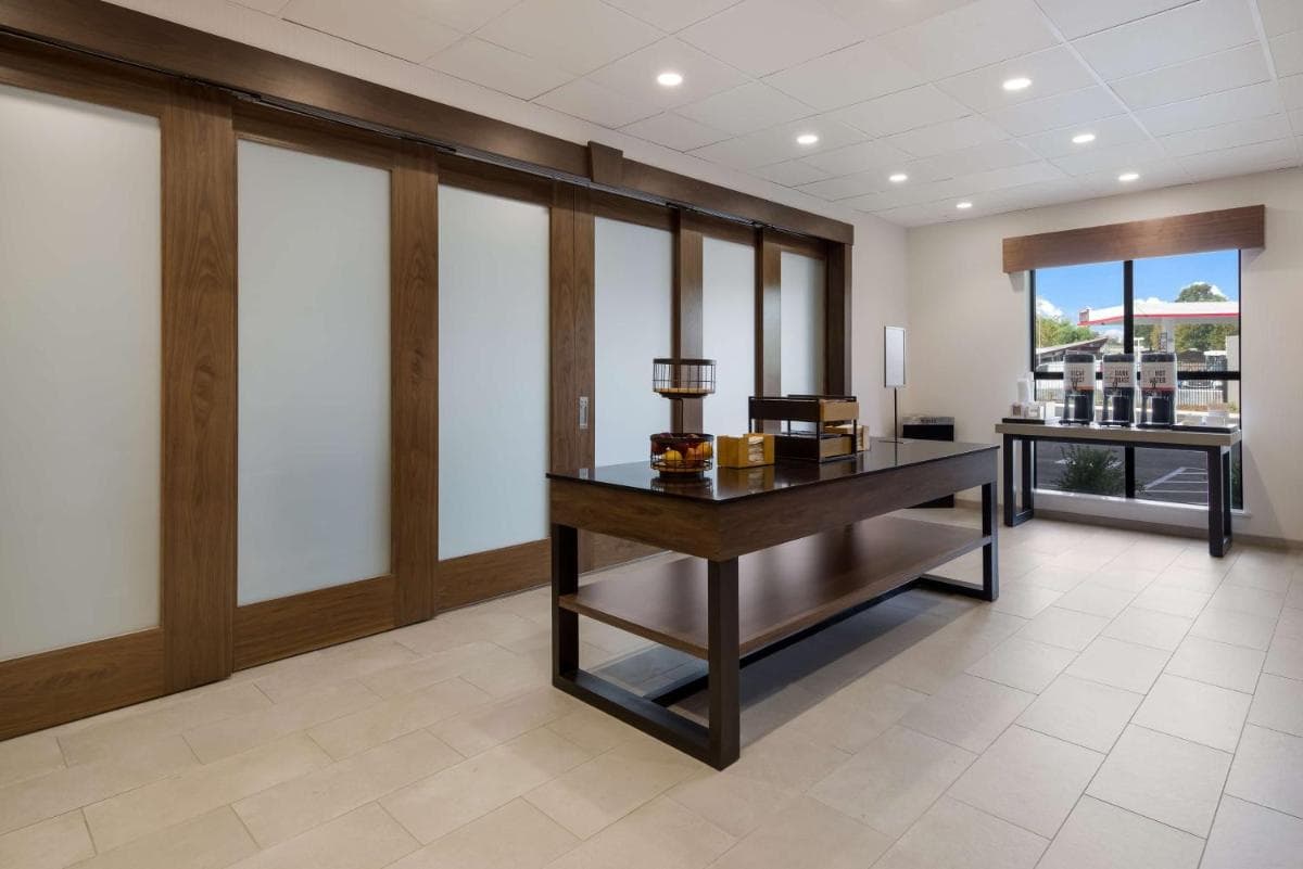 Hampton Inn Concord gallery photo in Concord, CA — image 7