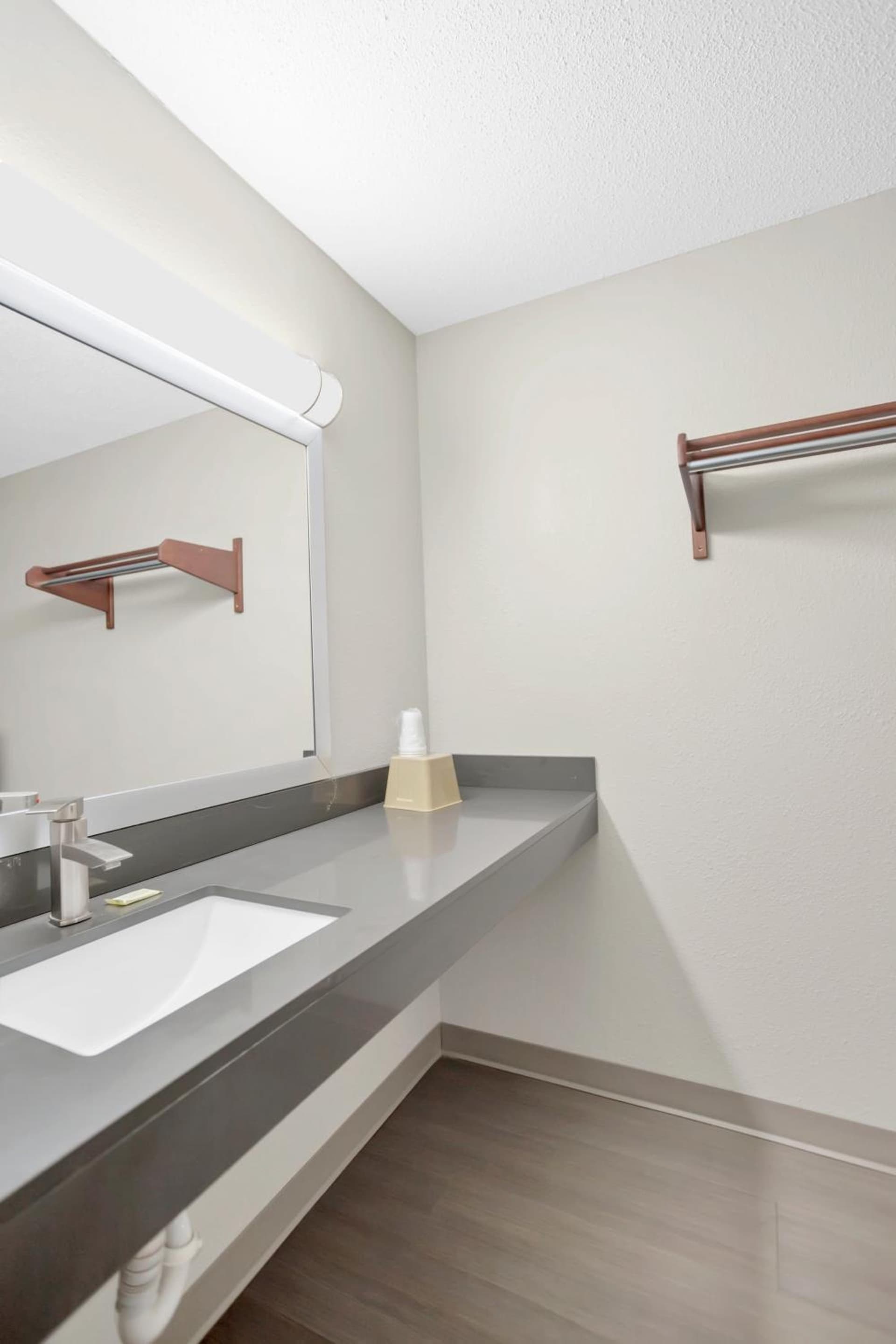 Bridgeview Inn Chicago Area property views in Bridgeview, IL — gallery photo 3