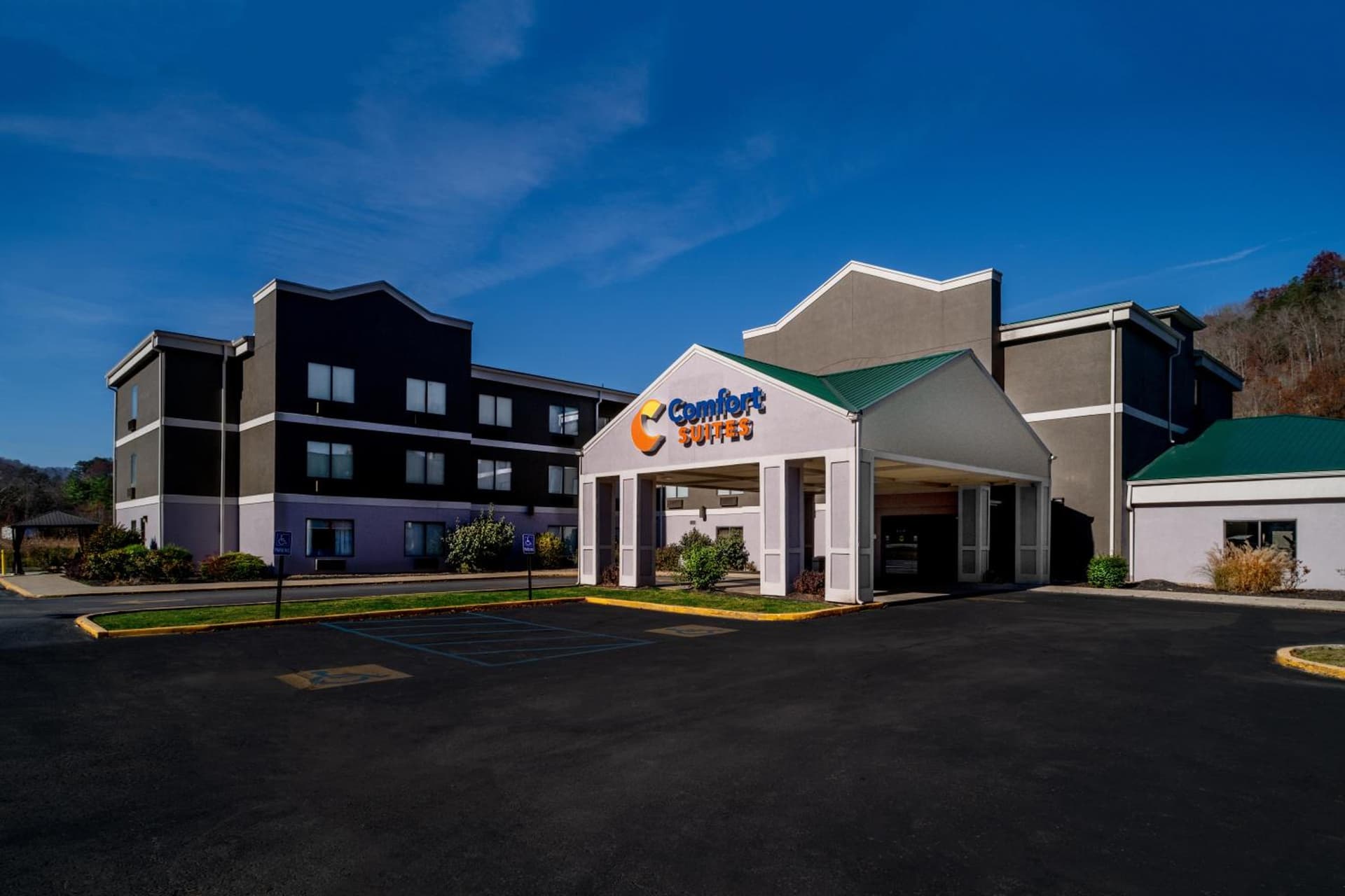 Comfort Suites Prestonsburg West interior in Prestonsburg, KY — gallery photo 2