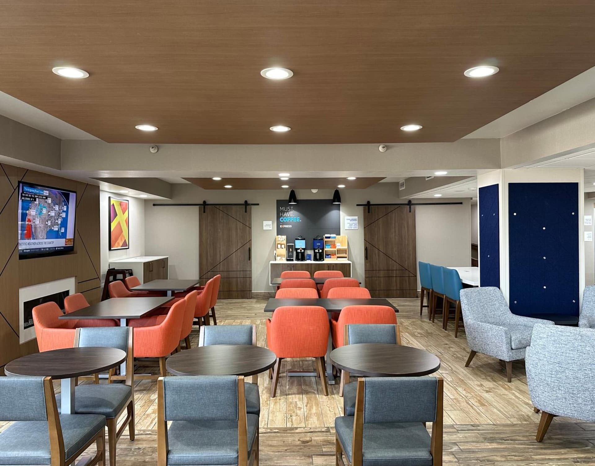 Holiday Inn Express & Suites Eden Prairie - Minneapolis by IHG interior in Eden Prairie, MN — gallery photo 2