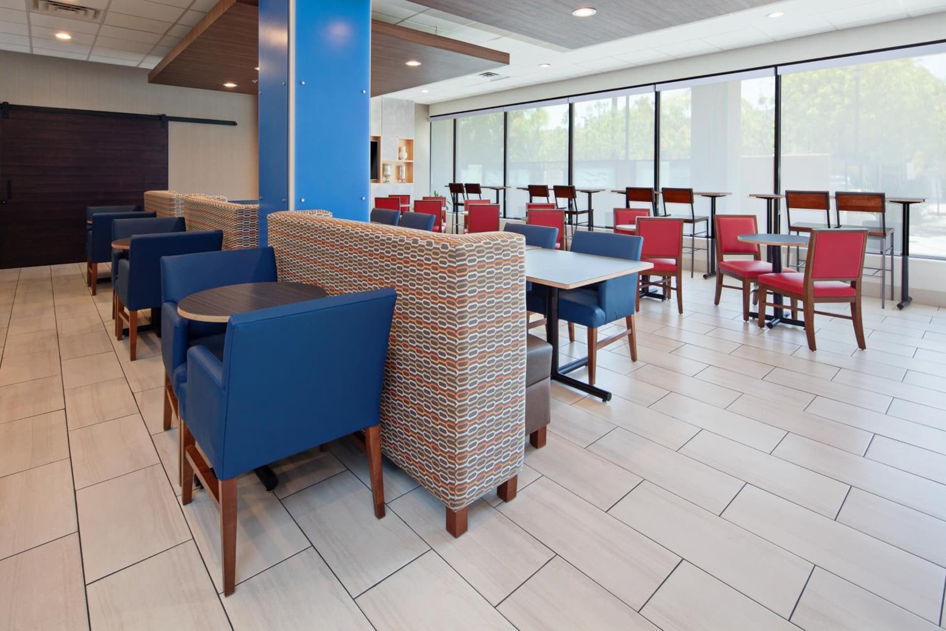Holiday Inn Express Los Angeles LAX Airport by IHG property views in Los Angeles, CA — gallery photo 3