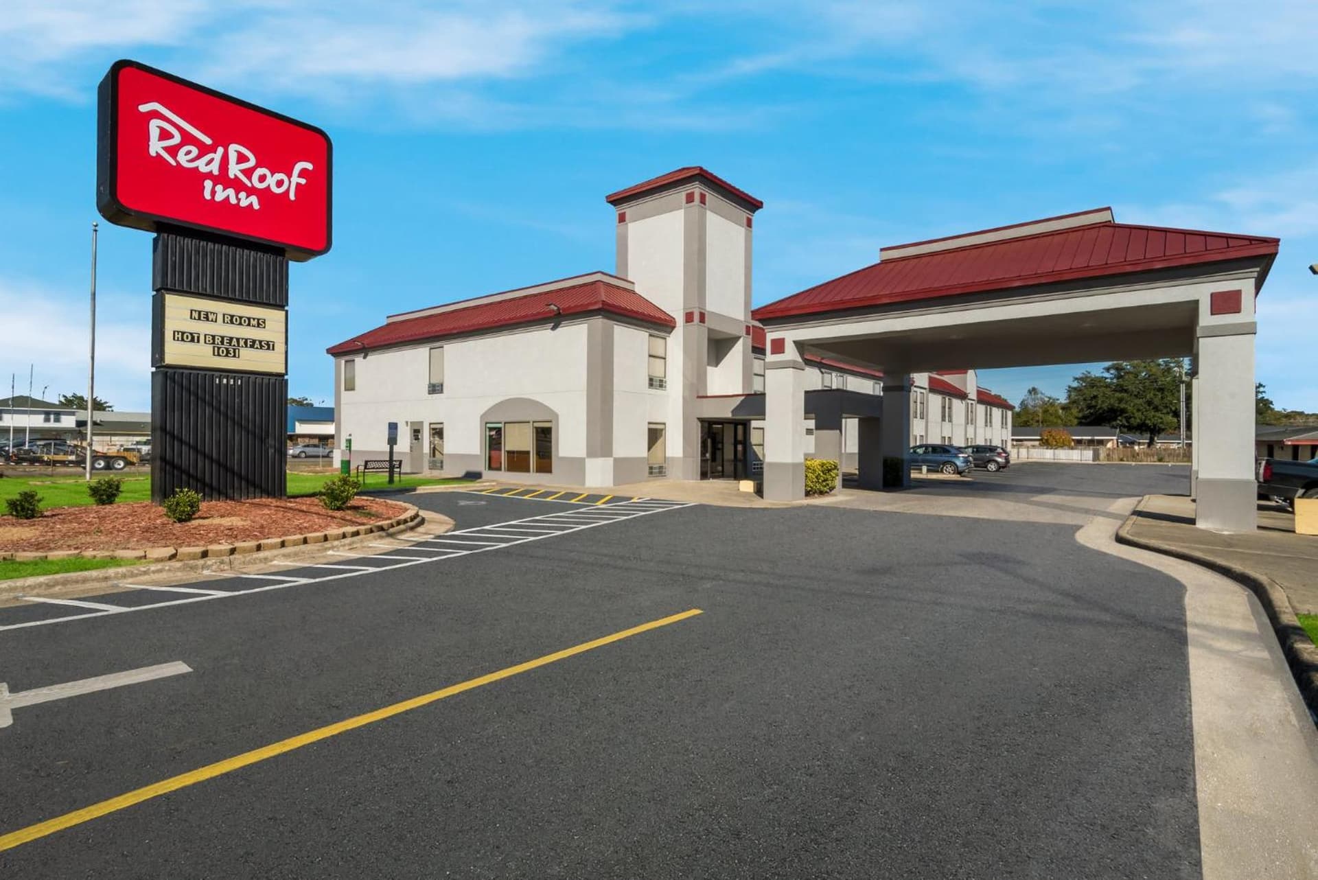Red Roof Inn Washington, NC featured exterior or lobby in Washington, NC — similar hotel