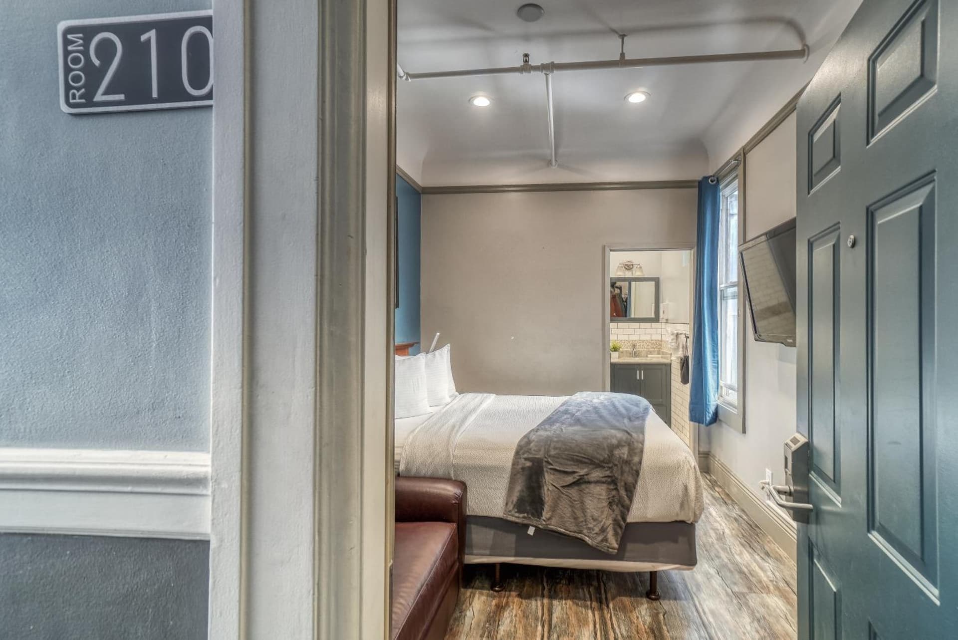 Ram's Hotel interior in San Francisco, CA — gallery photo 2