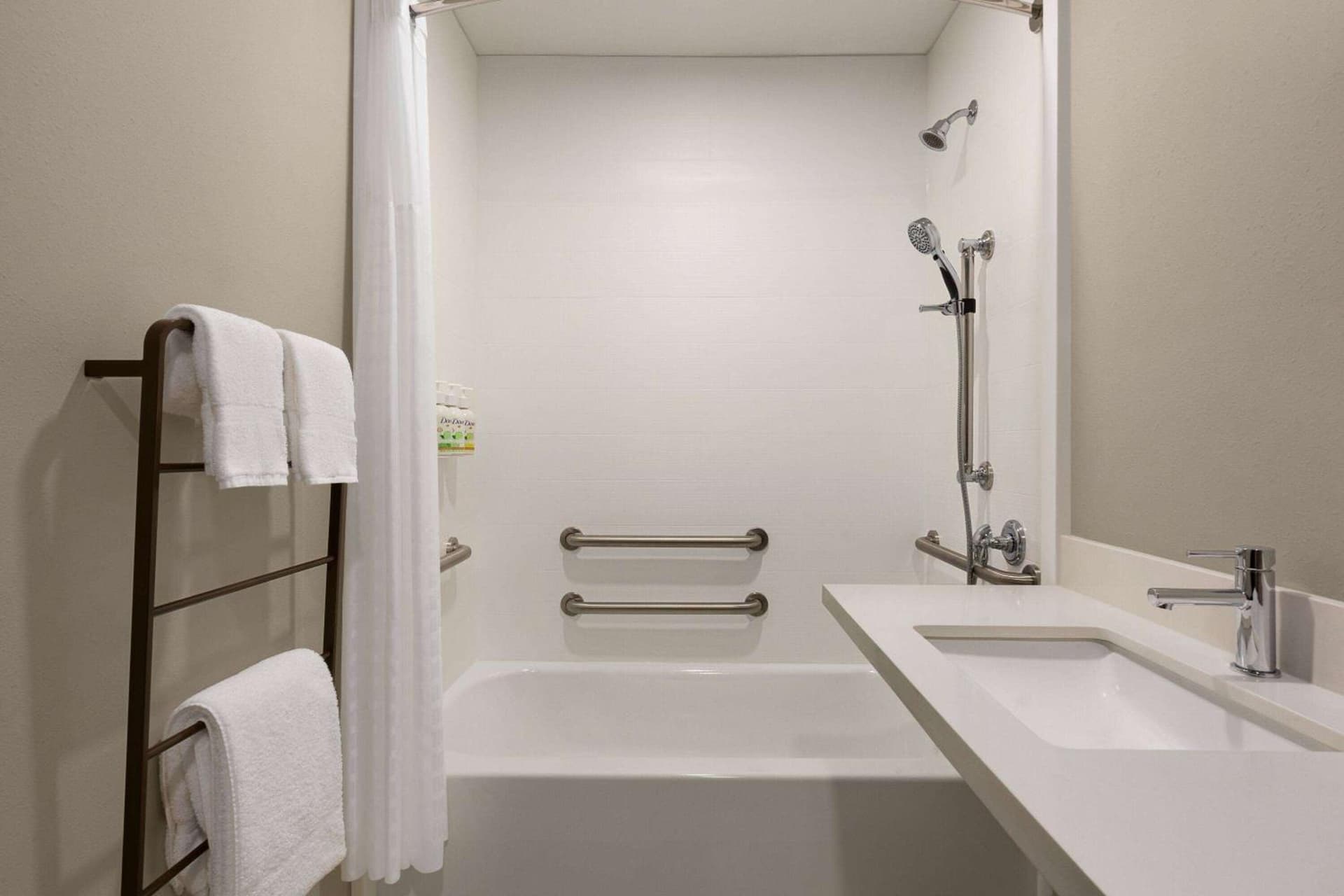 La Quinta Inn by Wyndham Columbia NE/Fort Jackson gallery photo in Columbia, SC — image 76