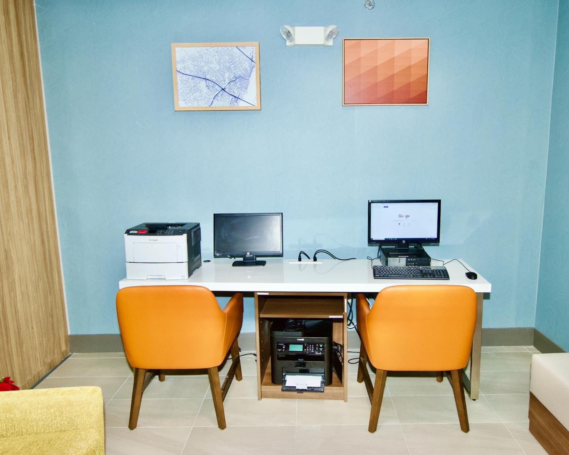 Holiday Inn Express Hotel & Suites St. Charles by IHG interior in St. Charles, MO — gallery photo 2