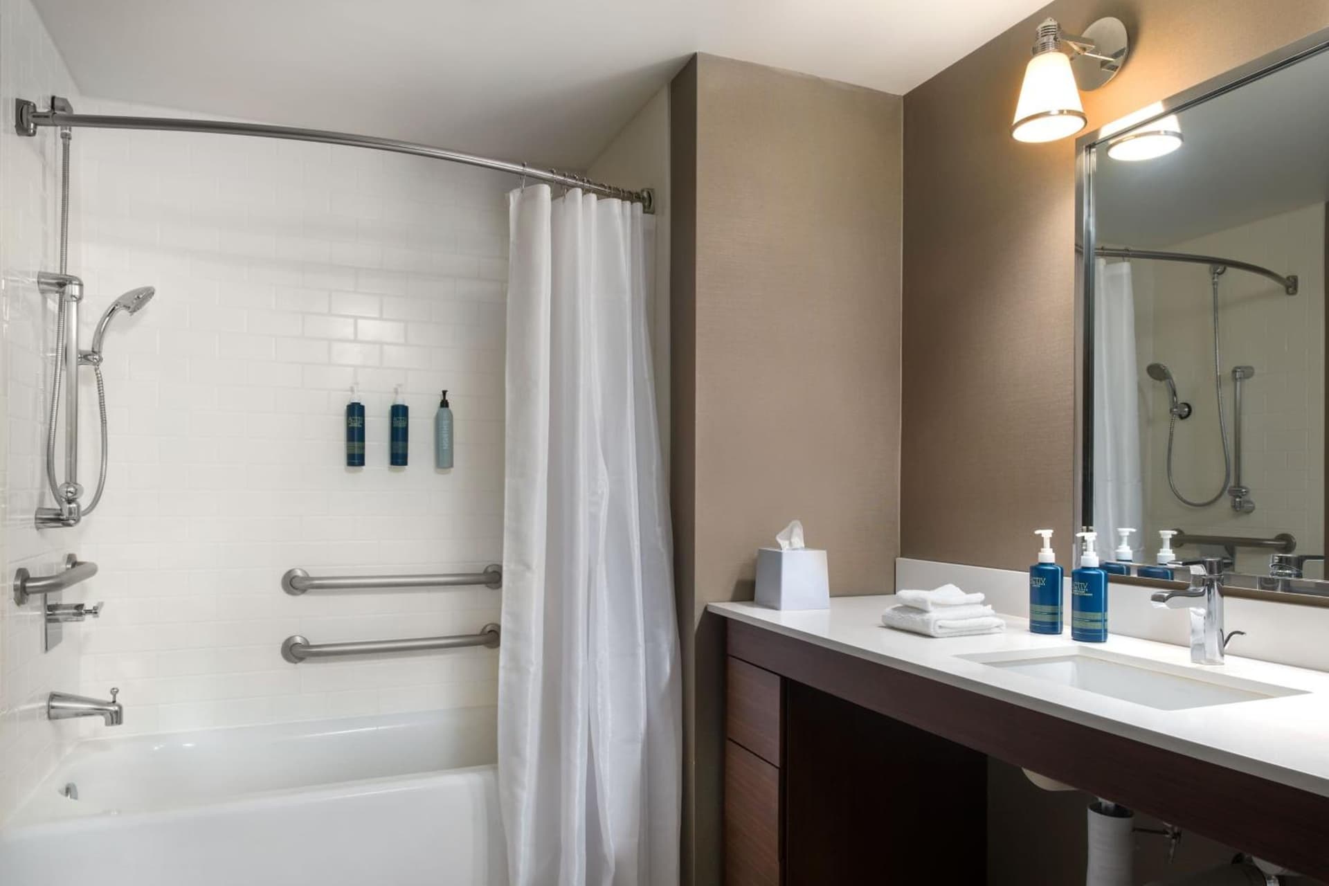 Four Points by Sheraton at Phoenix Mesa Gateway Airport interior in Mesa, AZ — gallery photo 2
