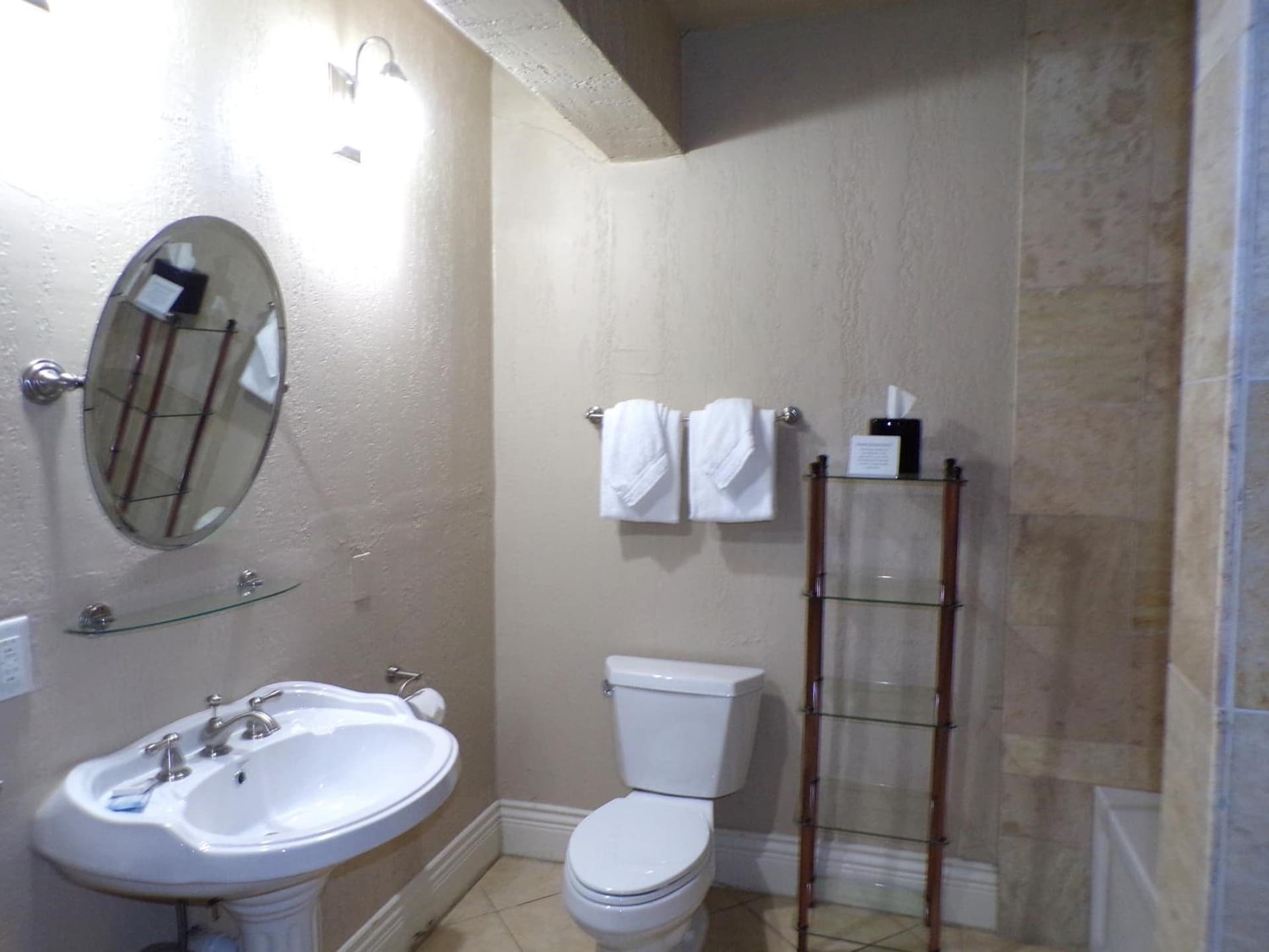 Niagara Crossing Hotel and Spa gallery photo in Lewiston — image 9