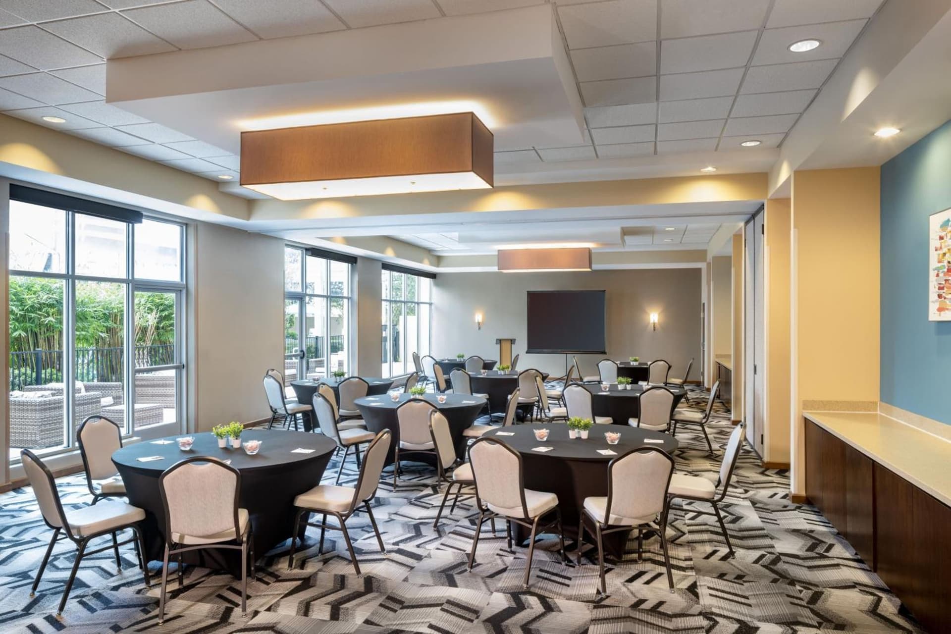SpringHill Suites by Marriott Orlando at FLAMINGO CROSSINGS Town Center-Western Entrance interior in Orlando, FL — gallery photo 2