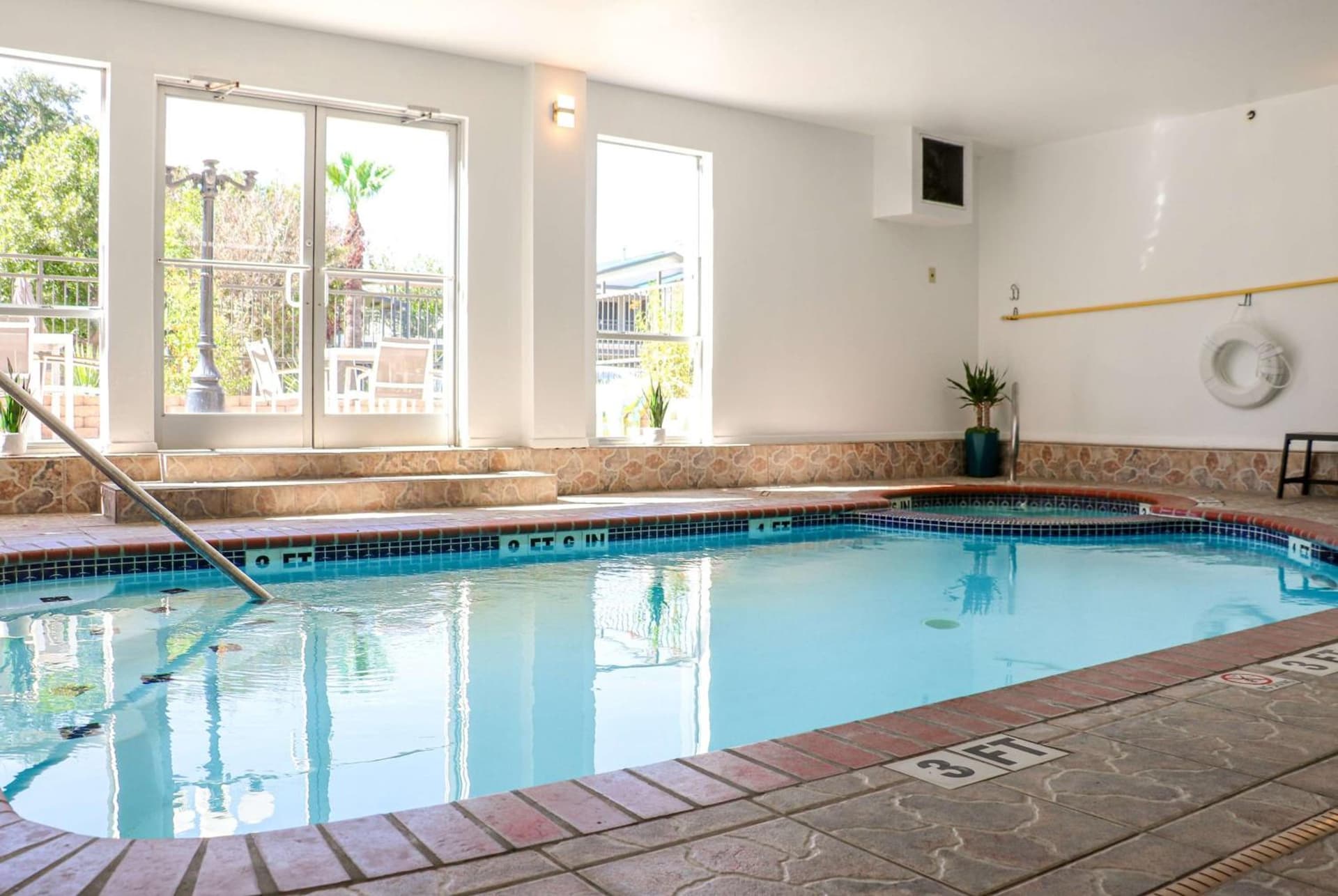 Ramada by Wyndham Del Rio interior in Del Rio, TX — gallery photo 2