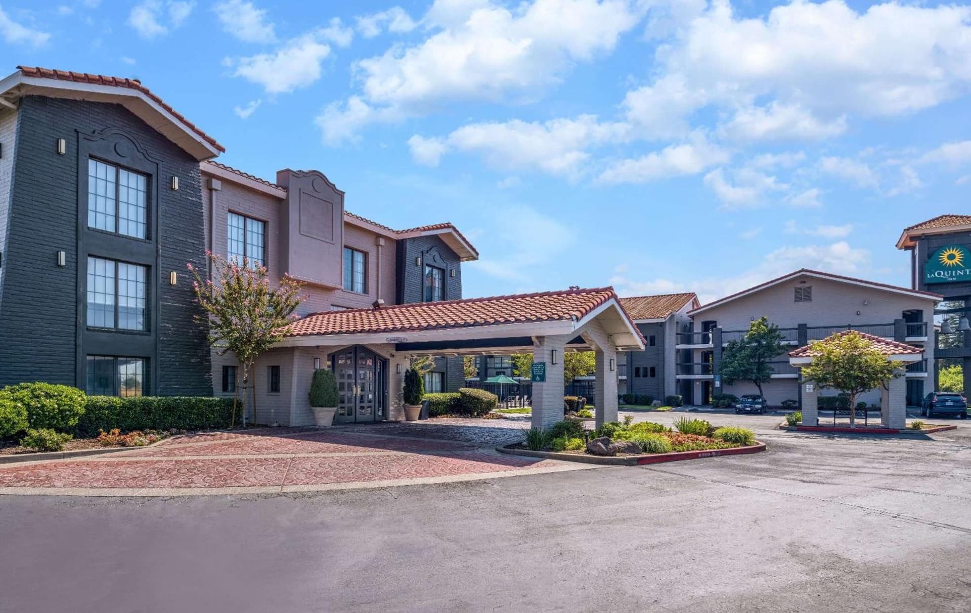 La Quinta Inn by Wyndham Sacramento North featured exterior or lobby in Sacramento, CA — similar hotel