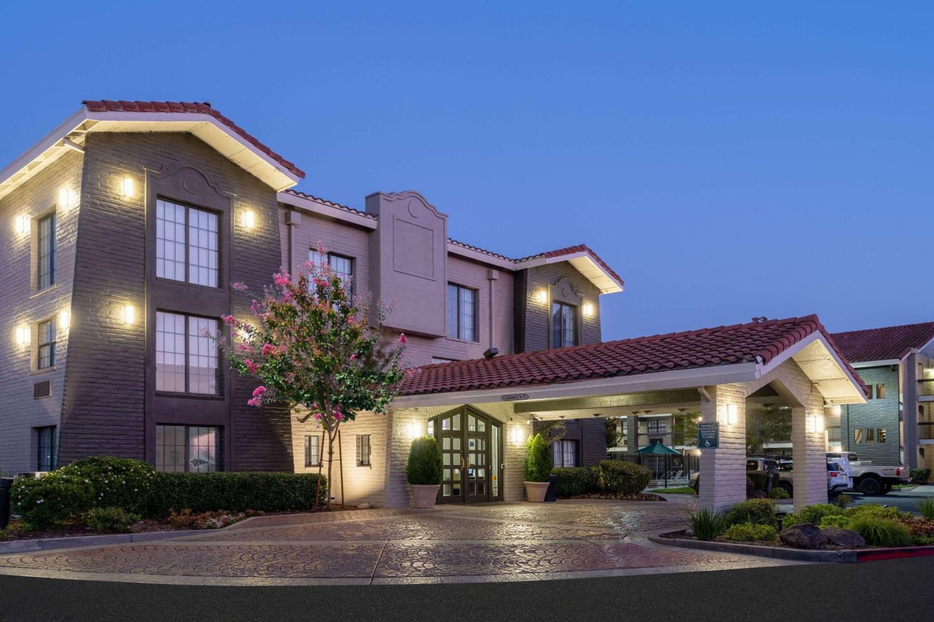 La Quinta Inn by Wyndham Sacramento North interior in Sacramento, CA — gallery photo 2