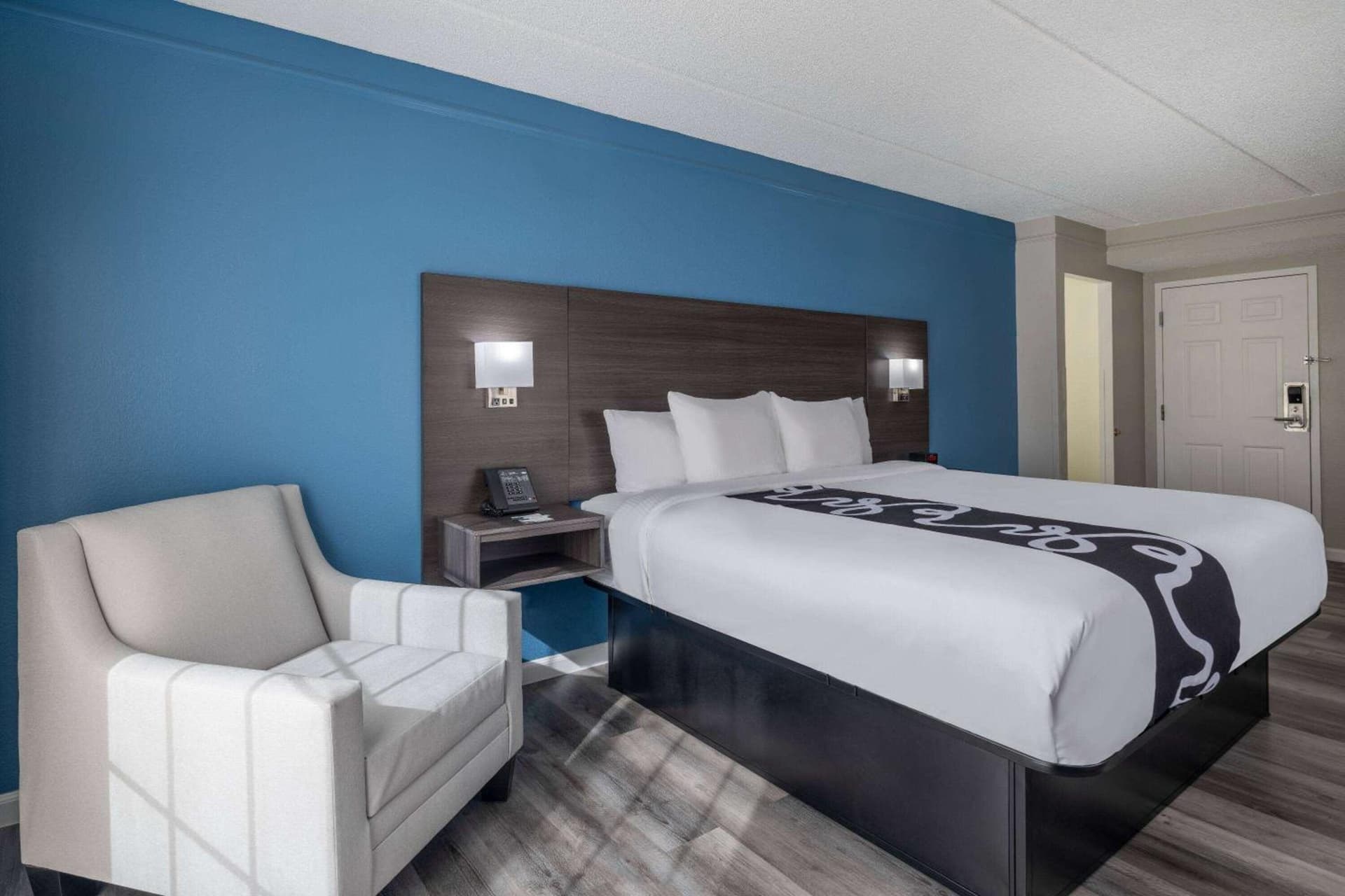 La Quinta Inn by Wyndham Sacramento North interior in Sacramento, CA — gallery photo 2